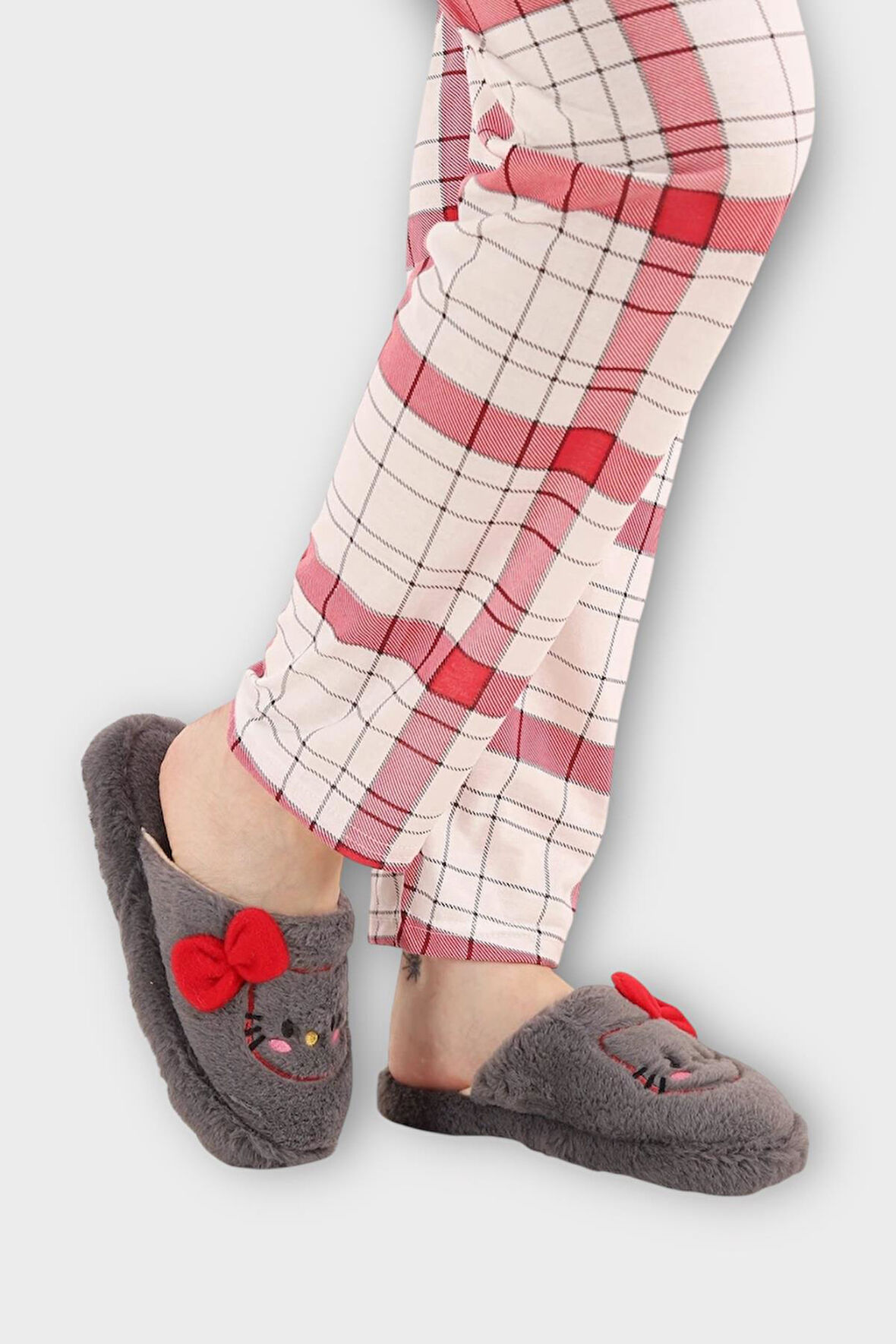 HelloKitty Figürlü Sıcak Tutan Kışlık Kadın Ev Terliği FÜME - KIRMIZI