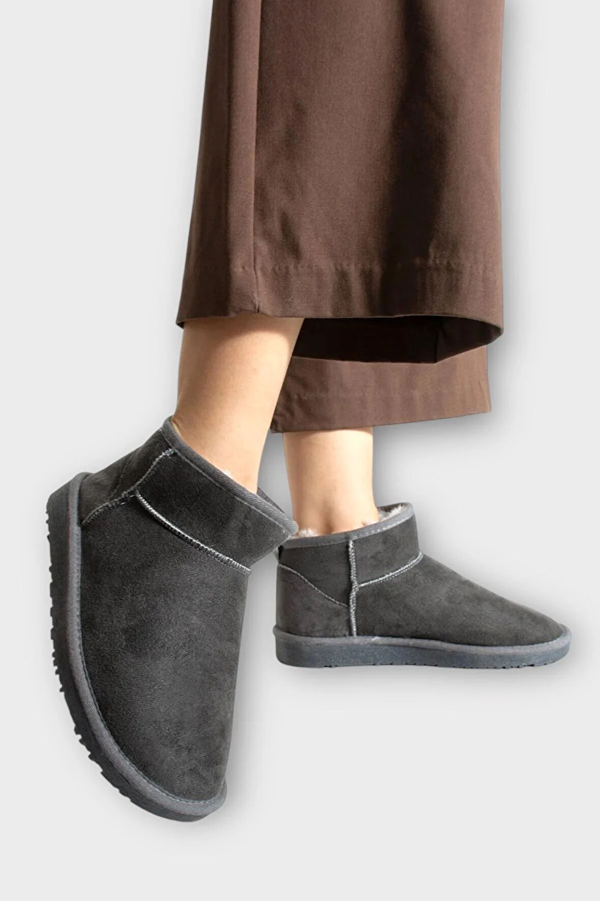 Mini Süet İçi Kürklü Alçak Taban Bilekte Kısa Kadın Bot FÜME