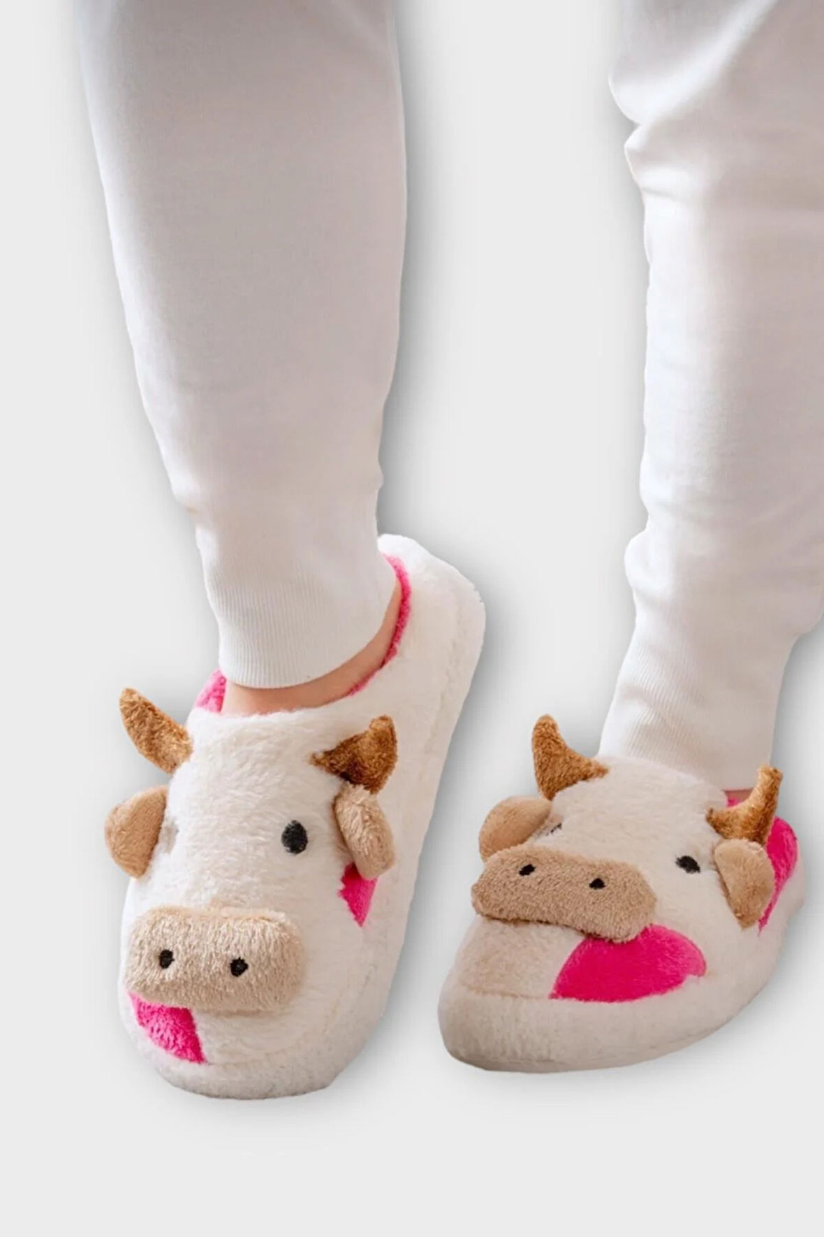 İnek Figürlü Nakışlı Kaydırmaz Taban Kışlık Unisex Ev Terliği BEYAZ - FUŞYA