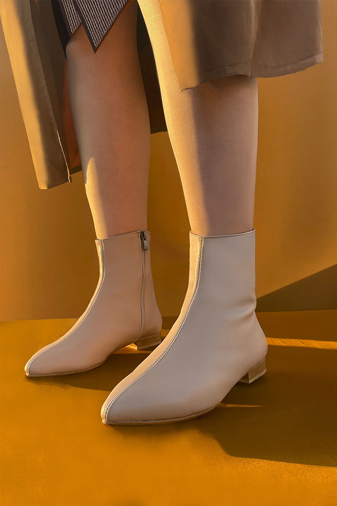 Bilekte Biten Fermuarlı Kısa Topuklu Bot-Nude-37