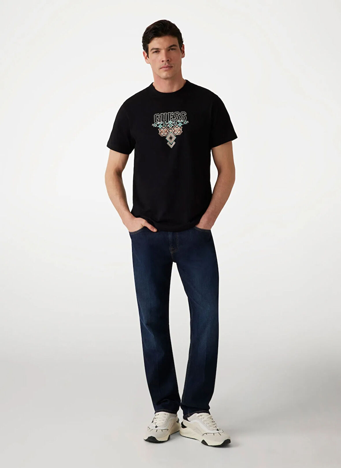 Guess Bisiklet Yaka Desenli Siyah Erkek T-Shirt M5GI11K8FQ4JBLK SS CN GUESS TRIANG
