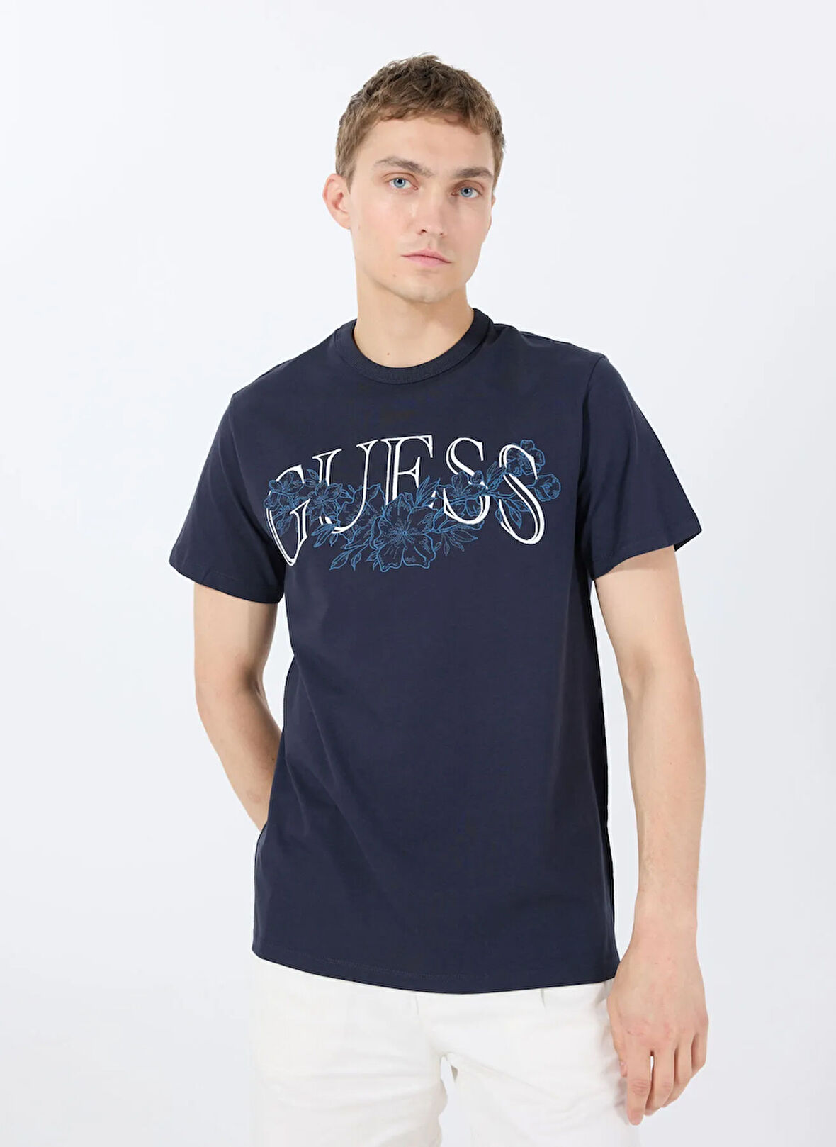 Guess Bisiklet Yaka Desenli Lacivert Erkek T-Shirt M5GI17K8FQ4G7V2 SS CN GUESS FLOWER
