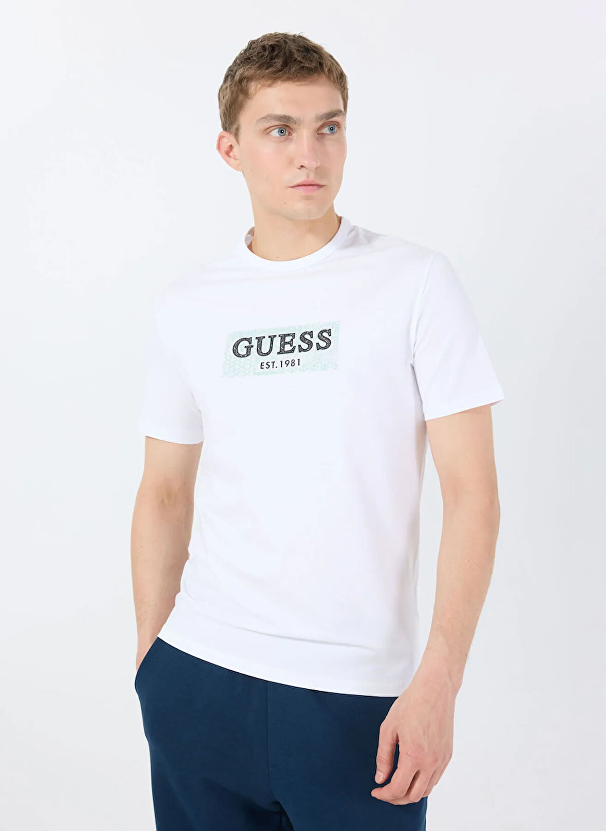 Guess Bisiklet Yaka Desenli Beyaz Erkek T-Shirt M5GI19J1314G011 SS CN GUESS BOX ST