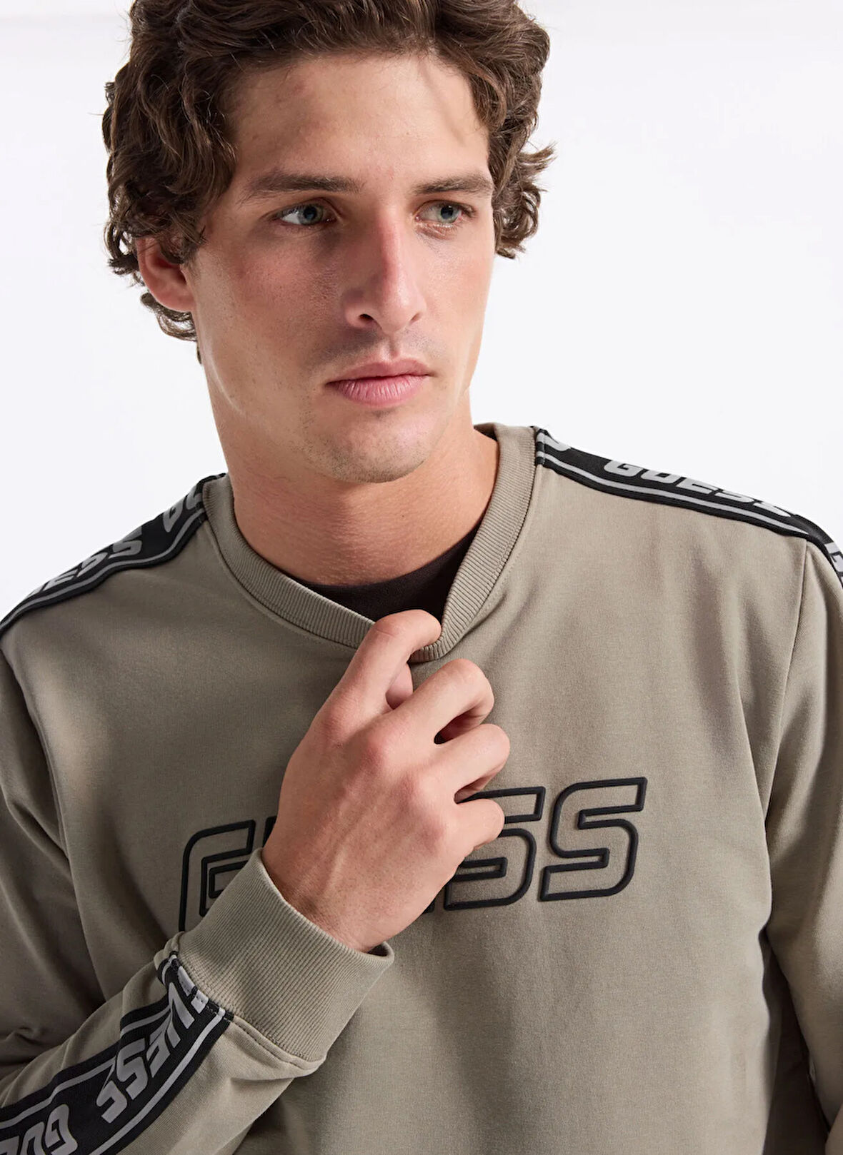 Guess Bisiklet Yaka Haki Erkek Sweatshırt Z4GQ24K6ZS1-G9D5 Arlo Erkek Aktif