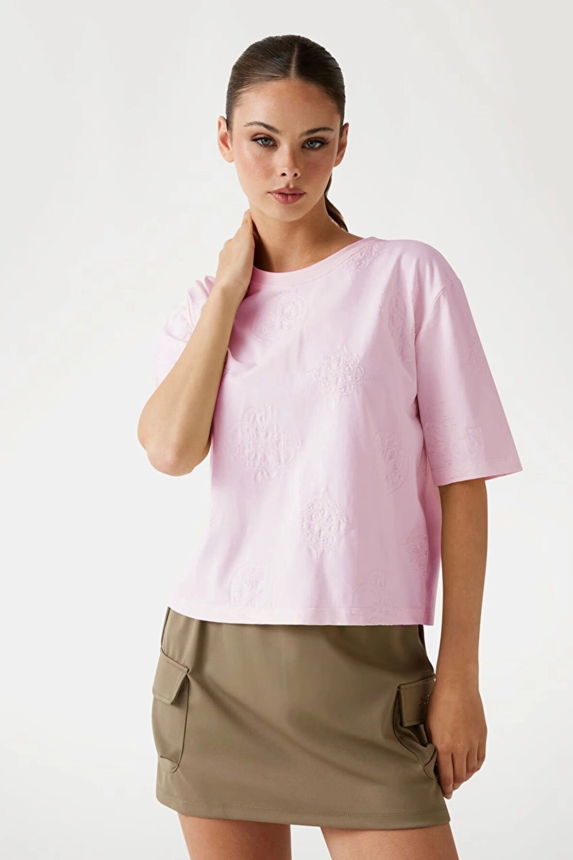 Guess Peony Kadın Çok Renkli Aktif Boxy Fit T-Shirt V5YI10I3Z14-F6FO