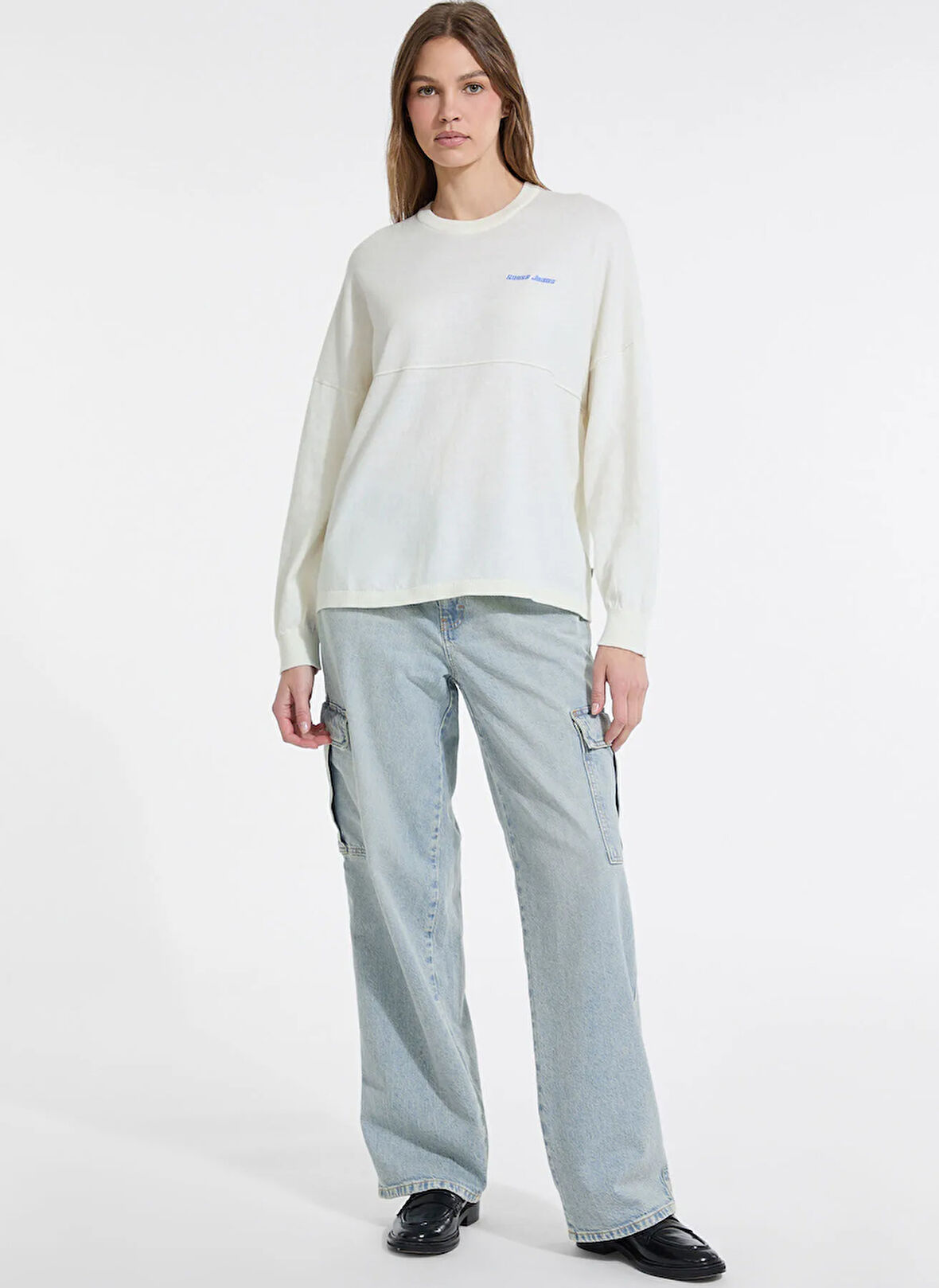 Guess Jeans Yuvarlak Yaka Standart Baskılı Beyaz Kazak Kadın Guess Jeans Kadın Triko