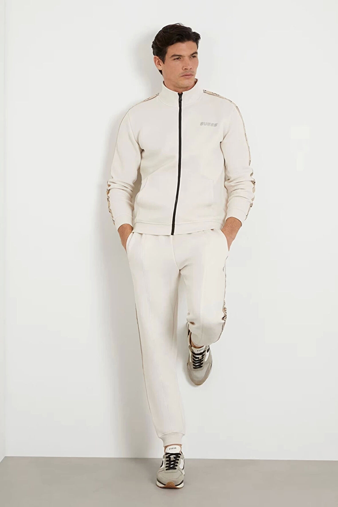 Guess Erkek Yanı logolu jogger pantolon