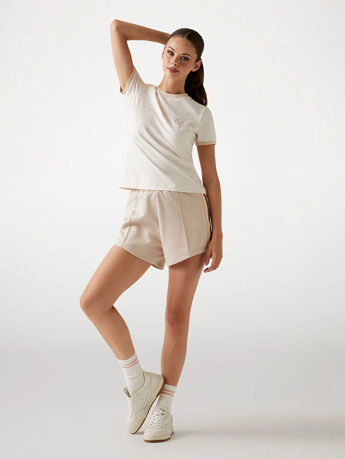 Guess Fosca Kadın Beyaz Aktif Boxy Fit T-Shirt V5BI06J1314-G1O6