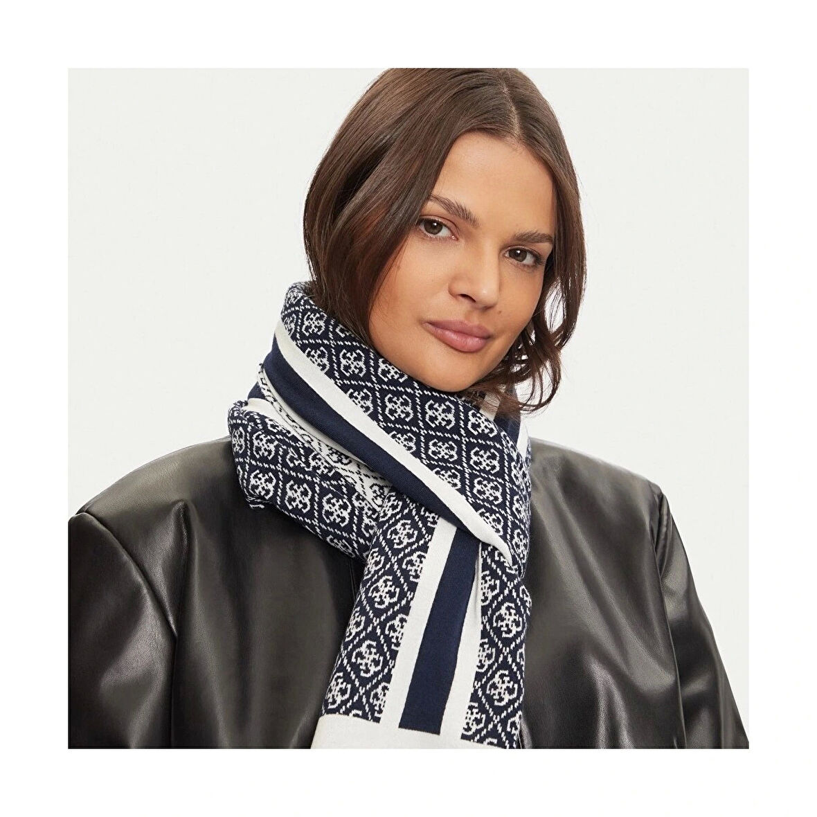 Guess Sevyn 4G Kadın Lacivert Yün Karışımlı Atkı W4BZ22Z3JD2-FBDI