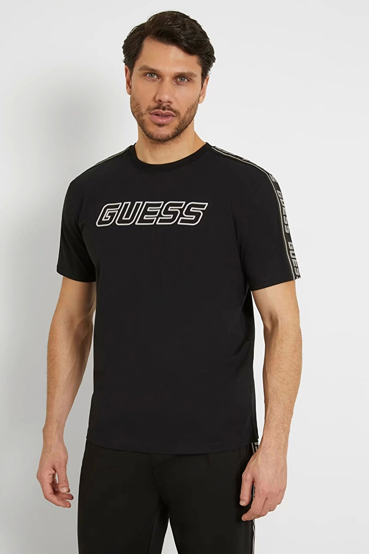 Guess Erkek   Önde Logolu  Siyah Esnek T-Shirt