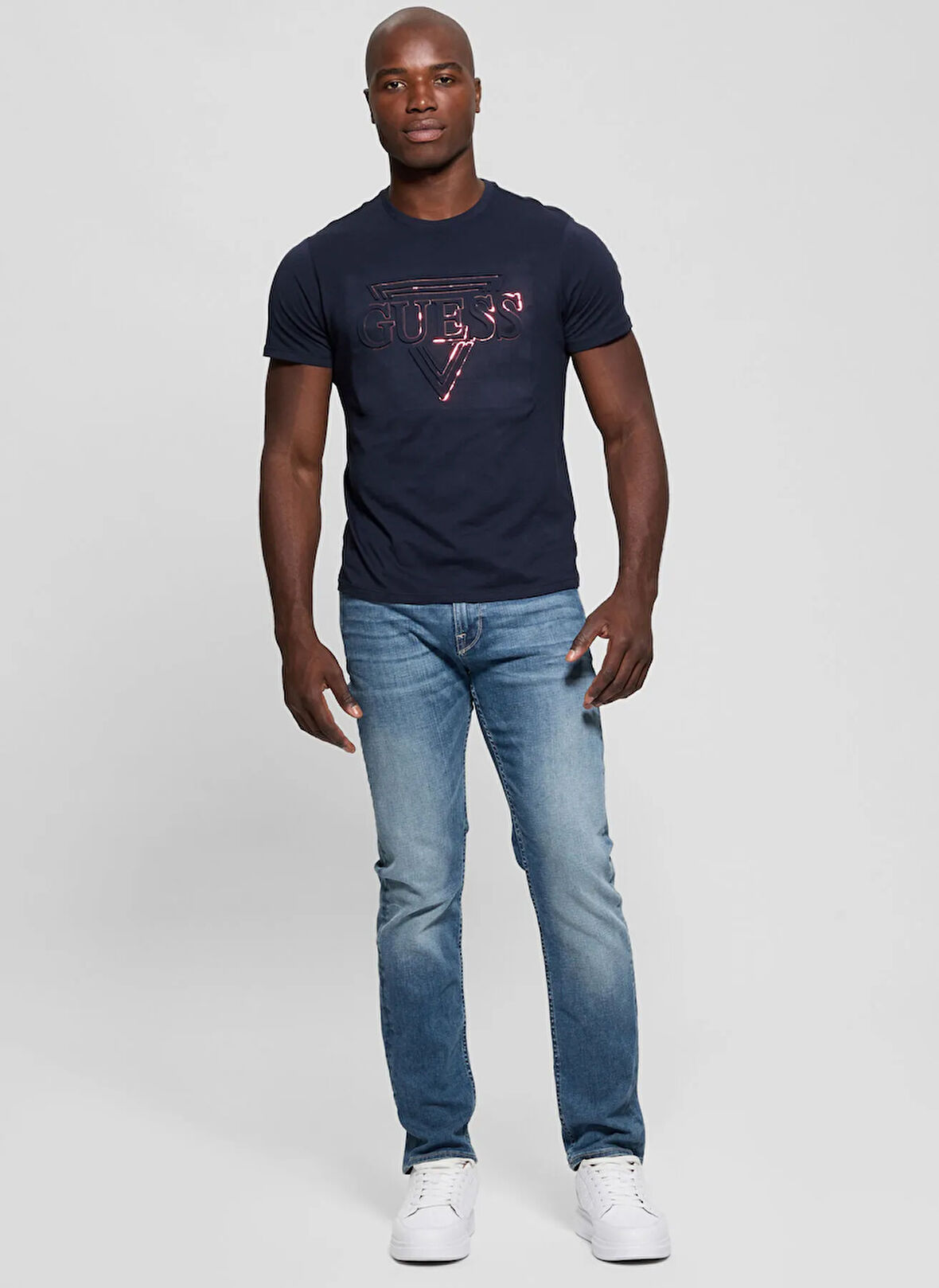 Guess Bisiklet Yaka Desenli Lacivert Erkek T-Shirt M5RI62K9RM1G7V2 BSC GUESS TRIANGLE