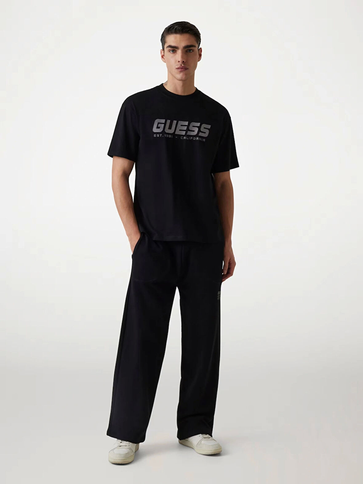 Guess Erkek Siyah Suron Logolu Tişört