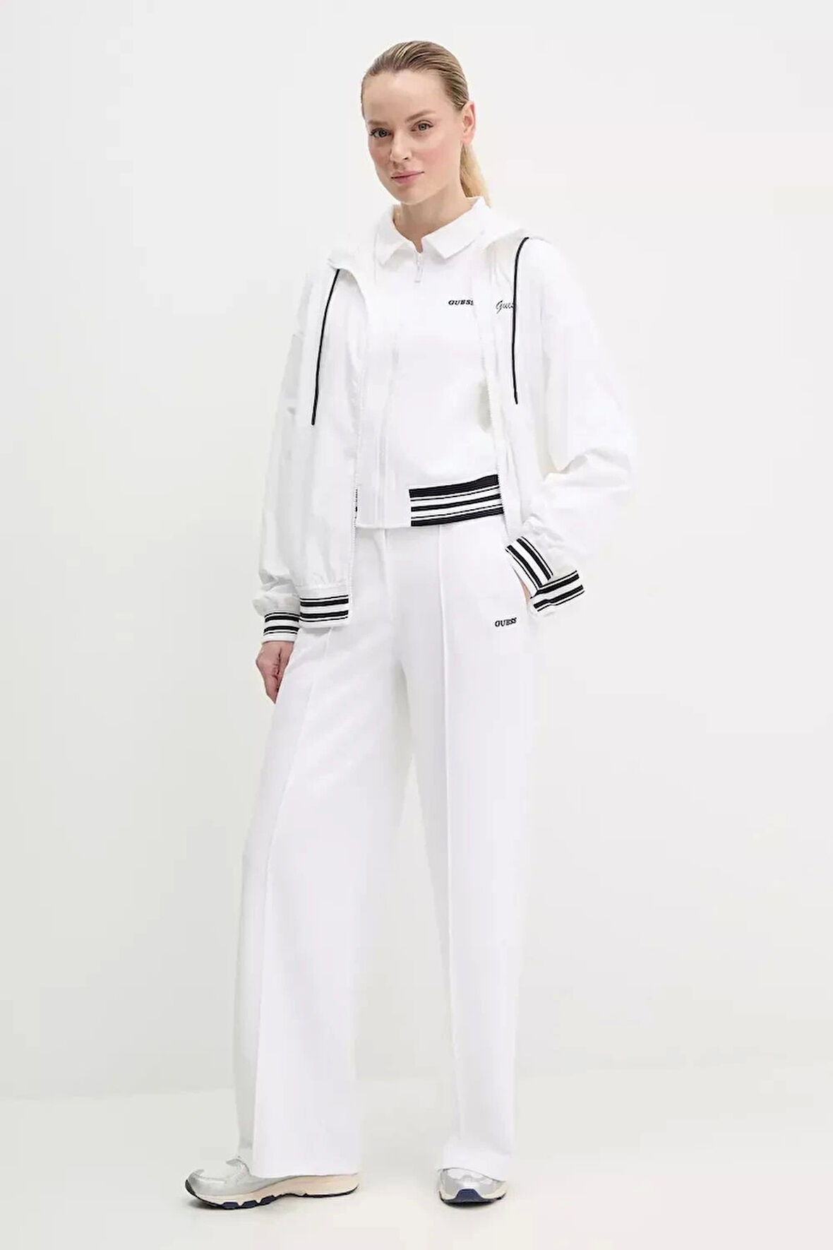 Guess Kadın Beyaz Kale Rüzgarlık Mont