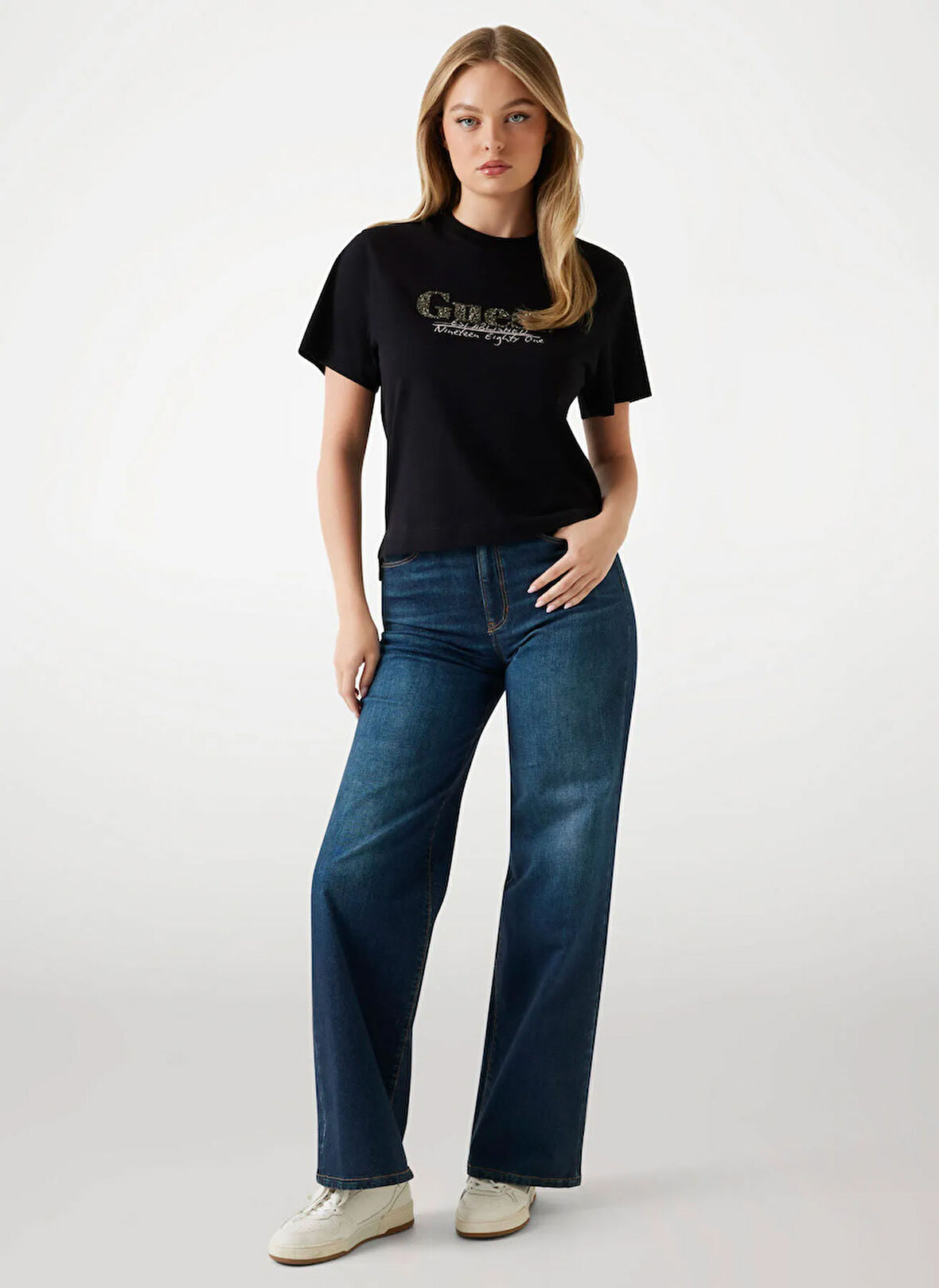Guess Yuvarlak Yaka Baskılı Siyah Kadın T-Shirt Tour Kadın Boxy Fit T-Shirt
