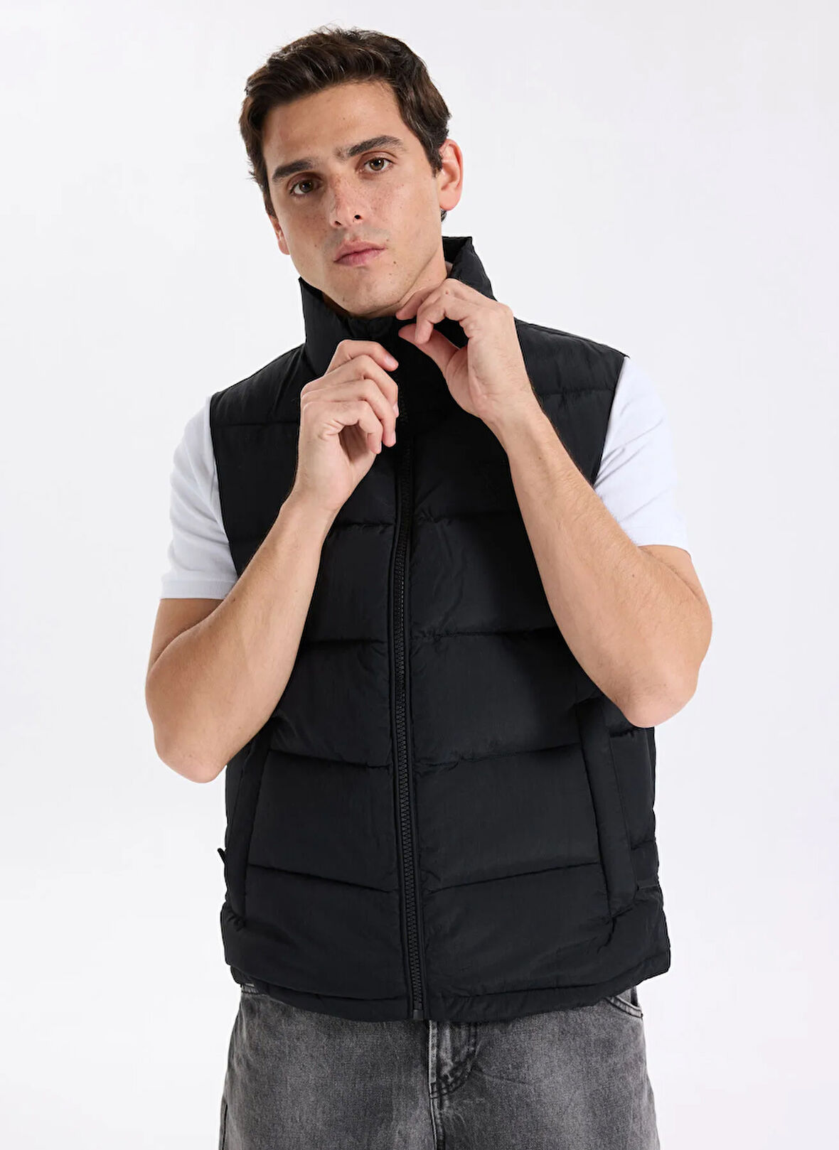 Guess Siyah Erkek Yelek Z5YL08WGTN0-JBLK New Rohan Erkek Ak