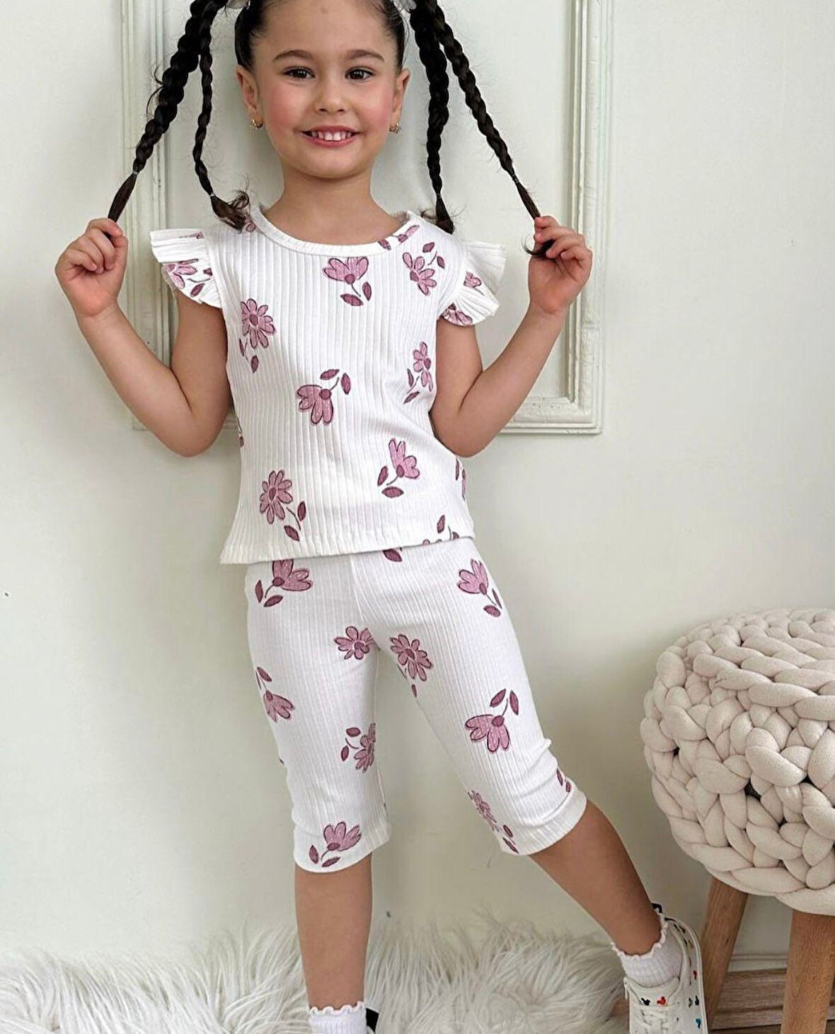 PJKSKT Çiçek Desen Ekru Fitilli Kumaş Fırfırlı Kollu Kaprili Kız Çocuk Kısa Kol Takım 7644-E