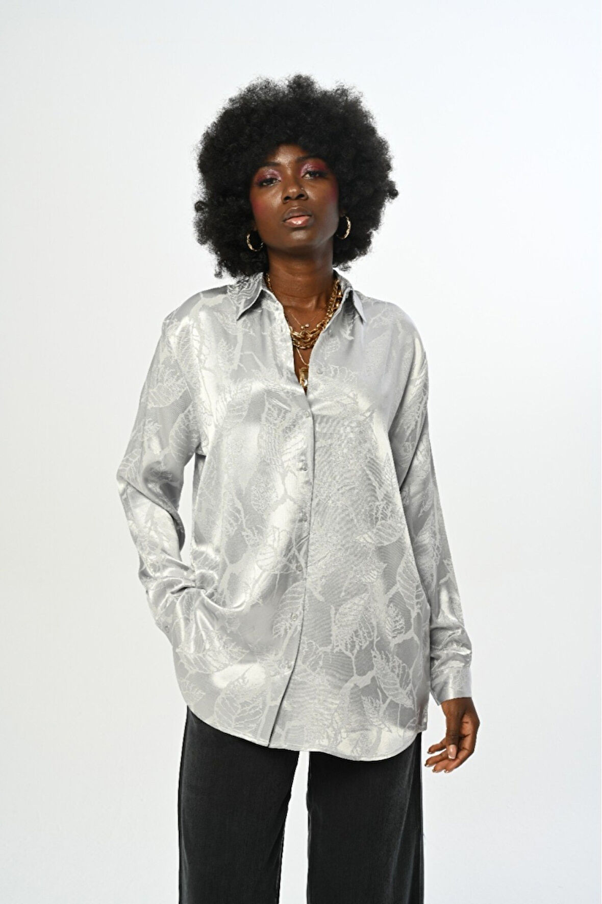 KADIN GRİ YAPRAK DESENLİ OVERSİZE KESİM GÖMLEK