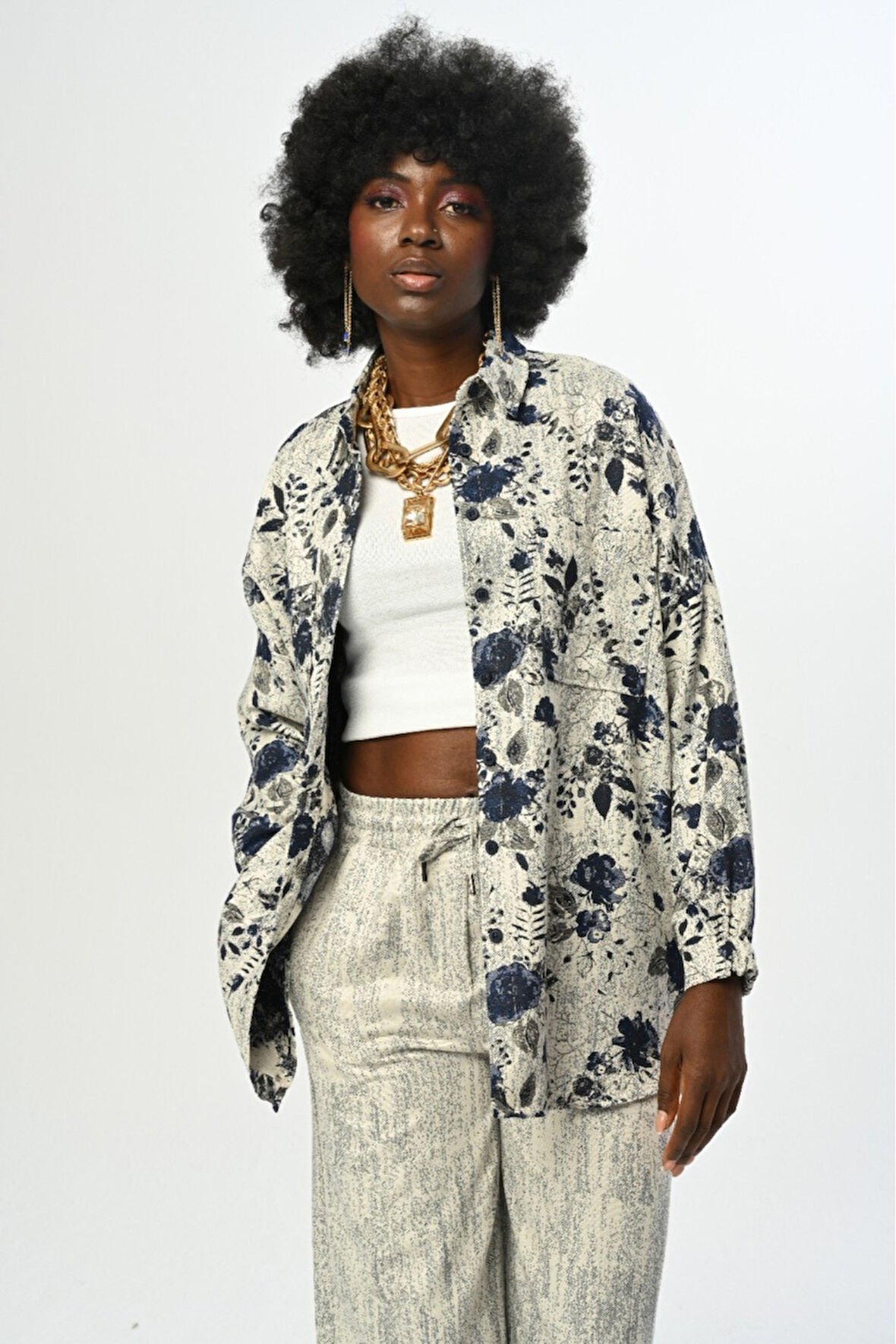 KADIN KARIŞIK DESENLİ CEPLİ OVERSİZE KESİM GÖMLEK