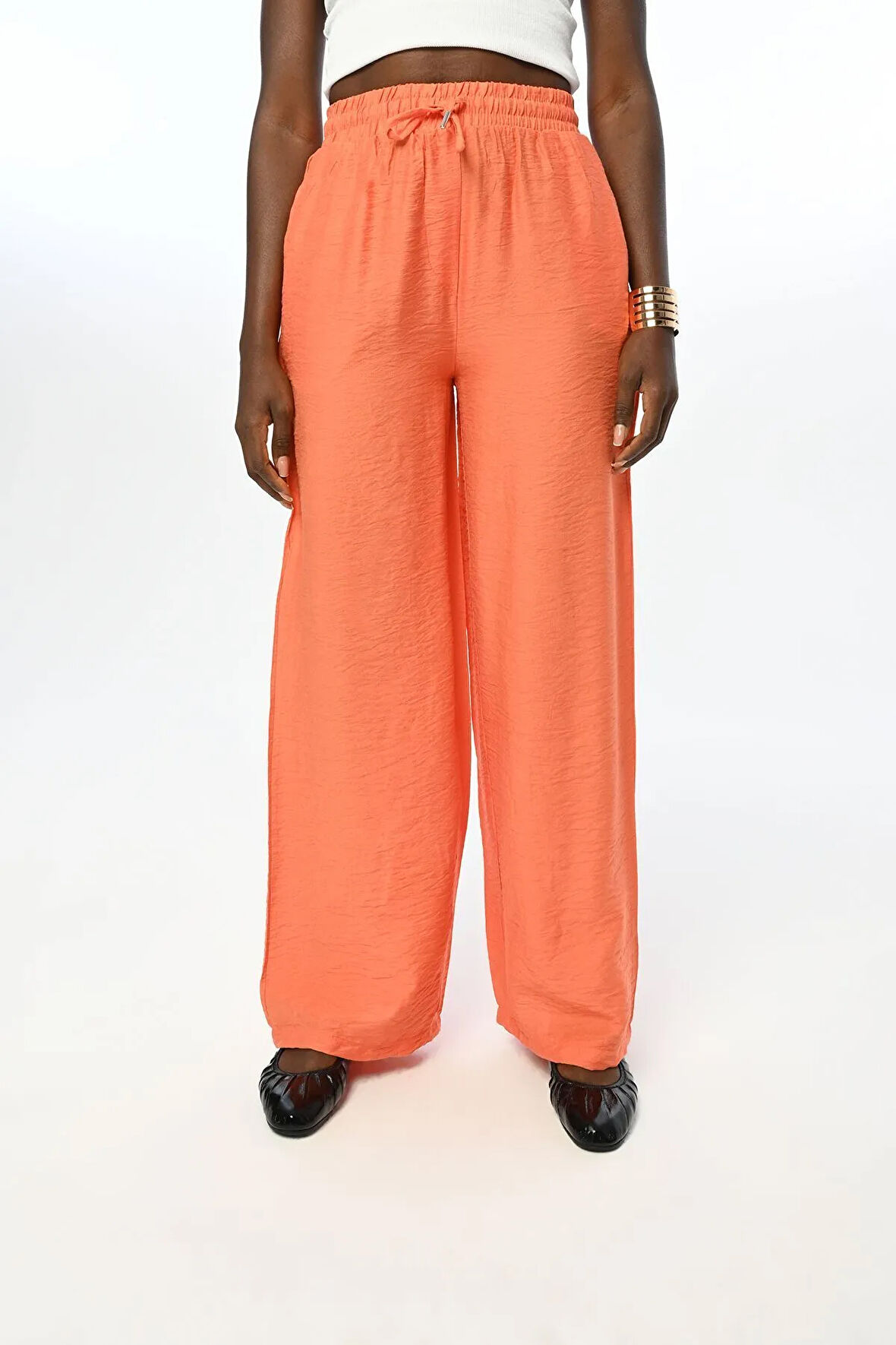 KADIN RAHAT KALIP BELİ LASTİKLİ BOL PAÇA DÜZ PANTOLON