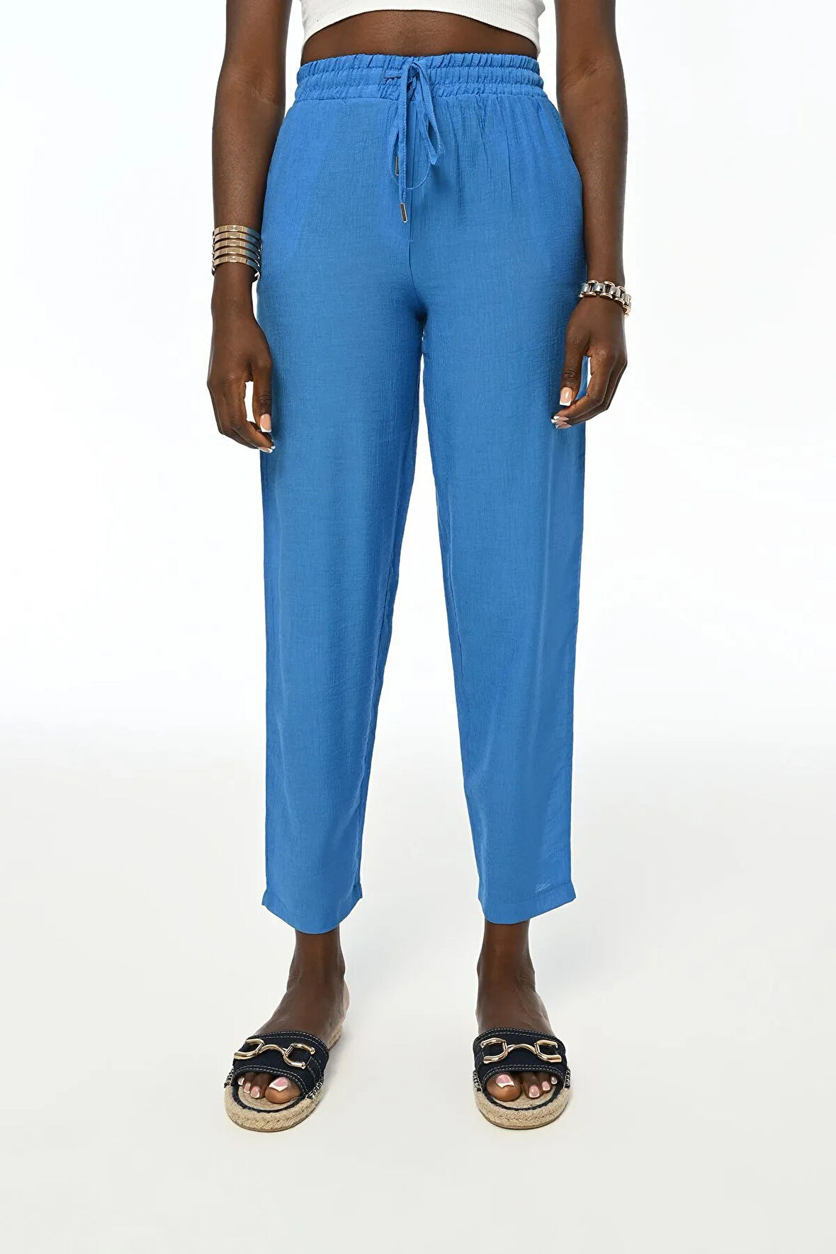 KADIN BELİ LASTİKLİ RAHAT KALIP DÜZ RENK PANTOLON