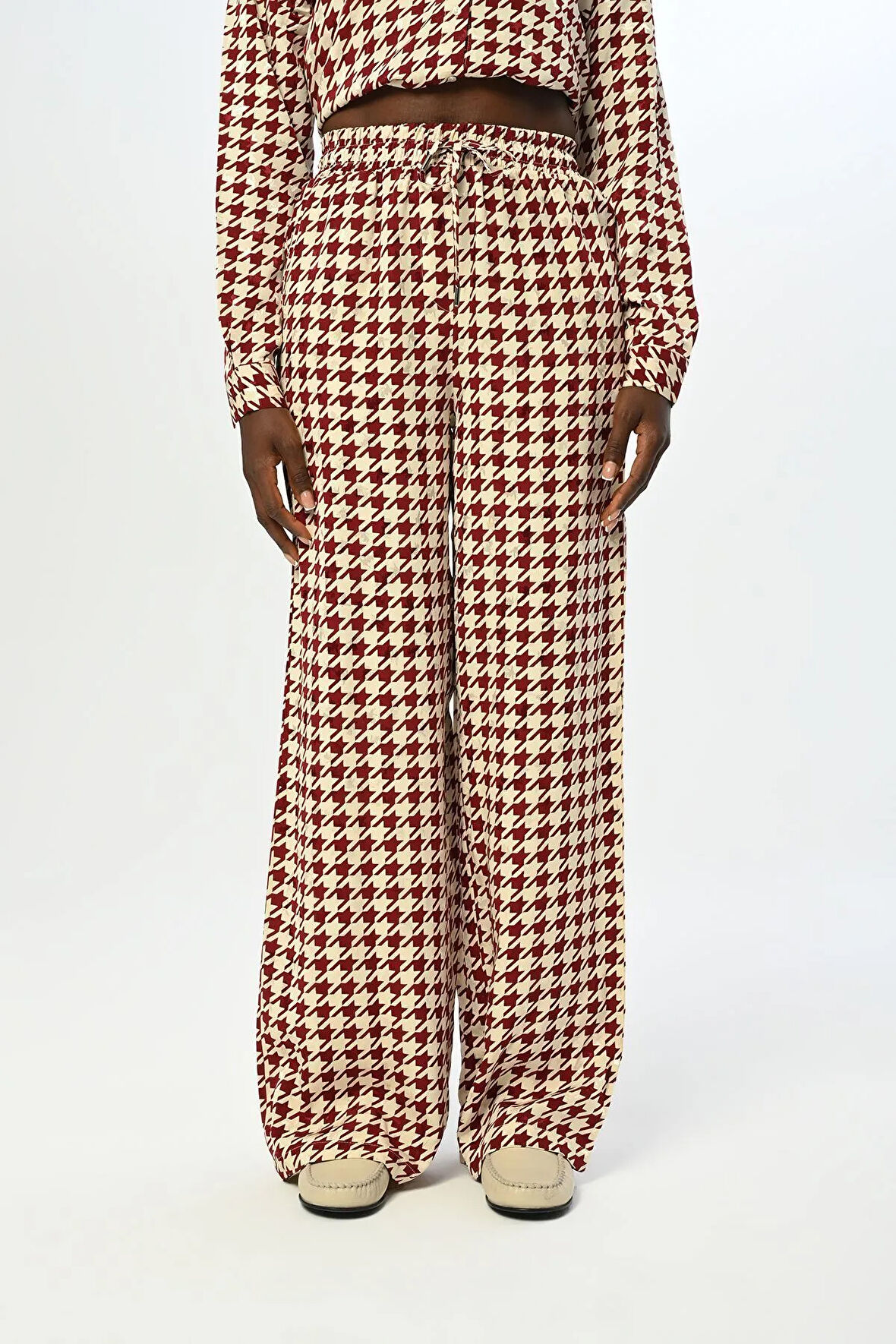 KADIN BELİ LASTİKLİ BOL PAÇA KAZAYAĞI DESENLİ PANTOLON