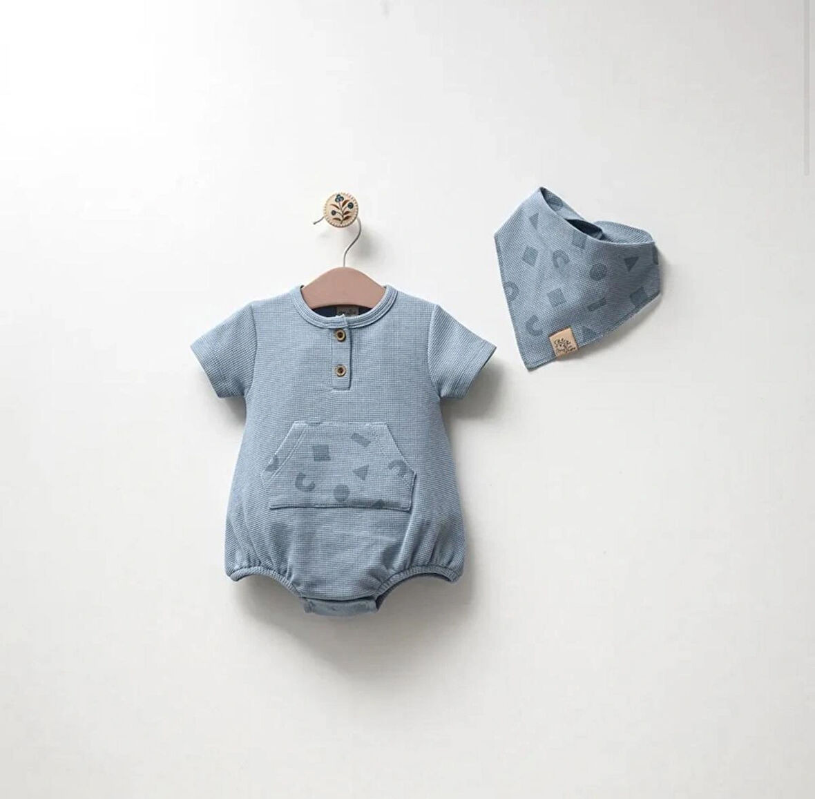 ERKEK BEBEK PAMUKLU WAFFLE KUMAŞ ÇIKARILABİLİR ÖNLÜK AKSESUARLI SALOPET ROMPER TULUM 