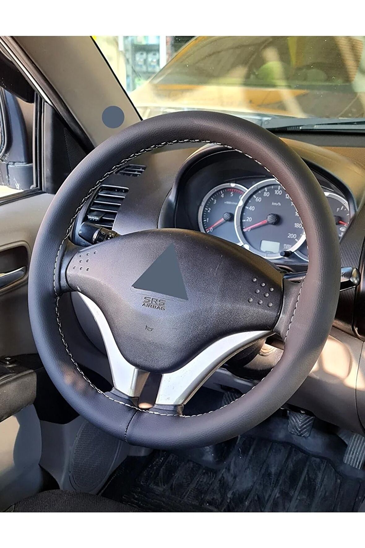 Dikmeli Direksiyon Kılıfı Mitsubishi L200 Uyumlu Soft Siyah Deri-Gri İpli 38×10Cm