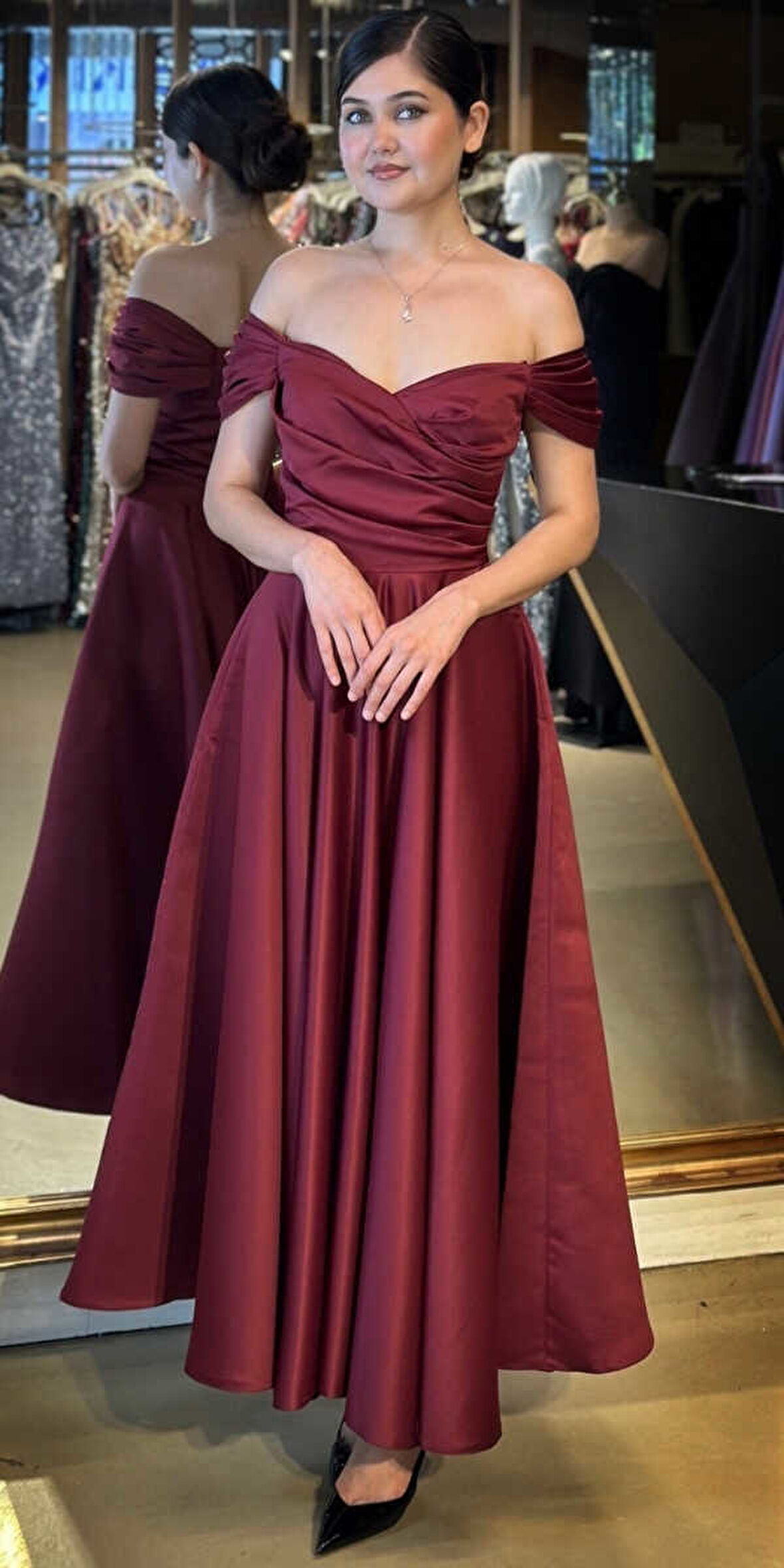 Vişne Madonna Yaka Kloş Etekli Saten Midi Abiye Elbise 7672