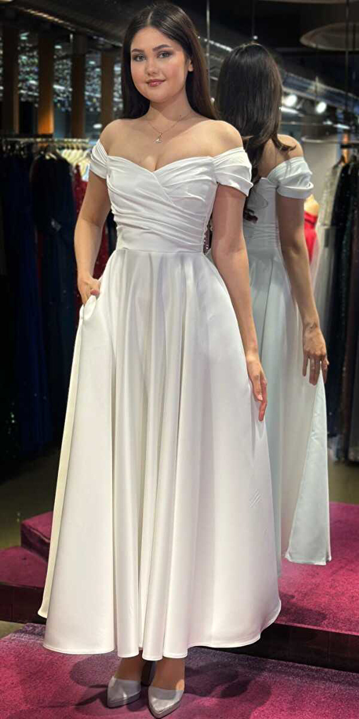 Beyaz  Kloş Etekli Saten Midi Abiye Elbise 7672