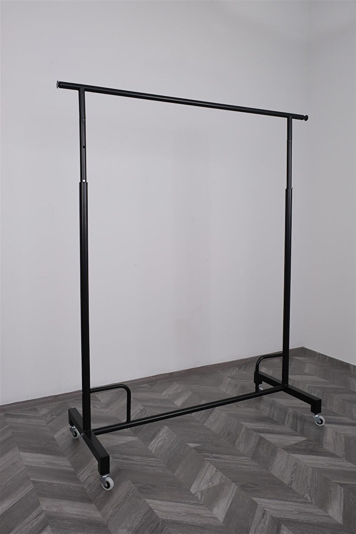 Yuvarlak Borudan Yandan Uzatmalı Askılık Standı Boyalı