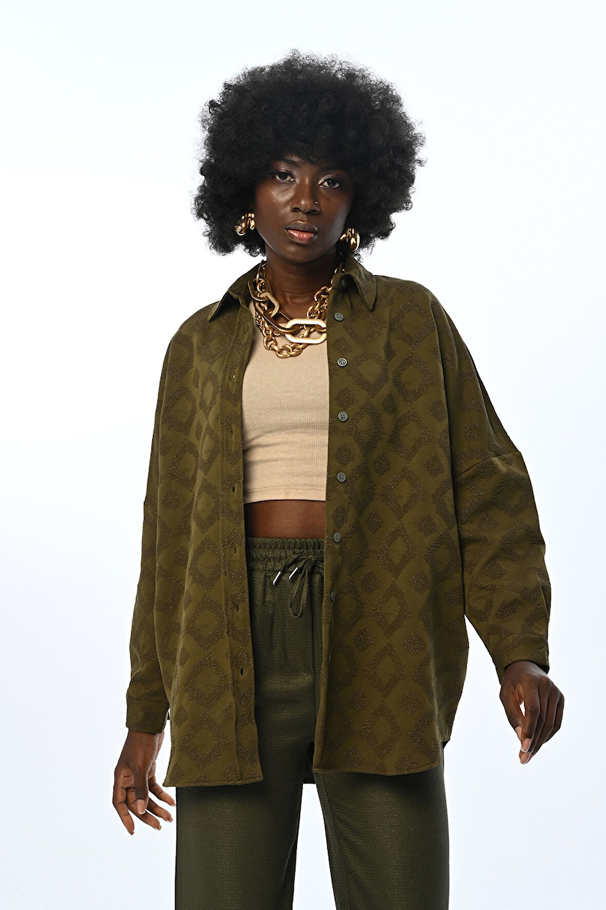 KADIN HAKİ RENK SİMLİ DESENLİ OVERSİZE KESİM GÖMLEK