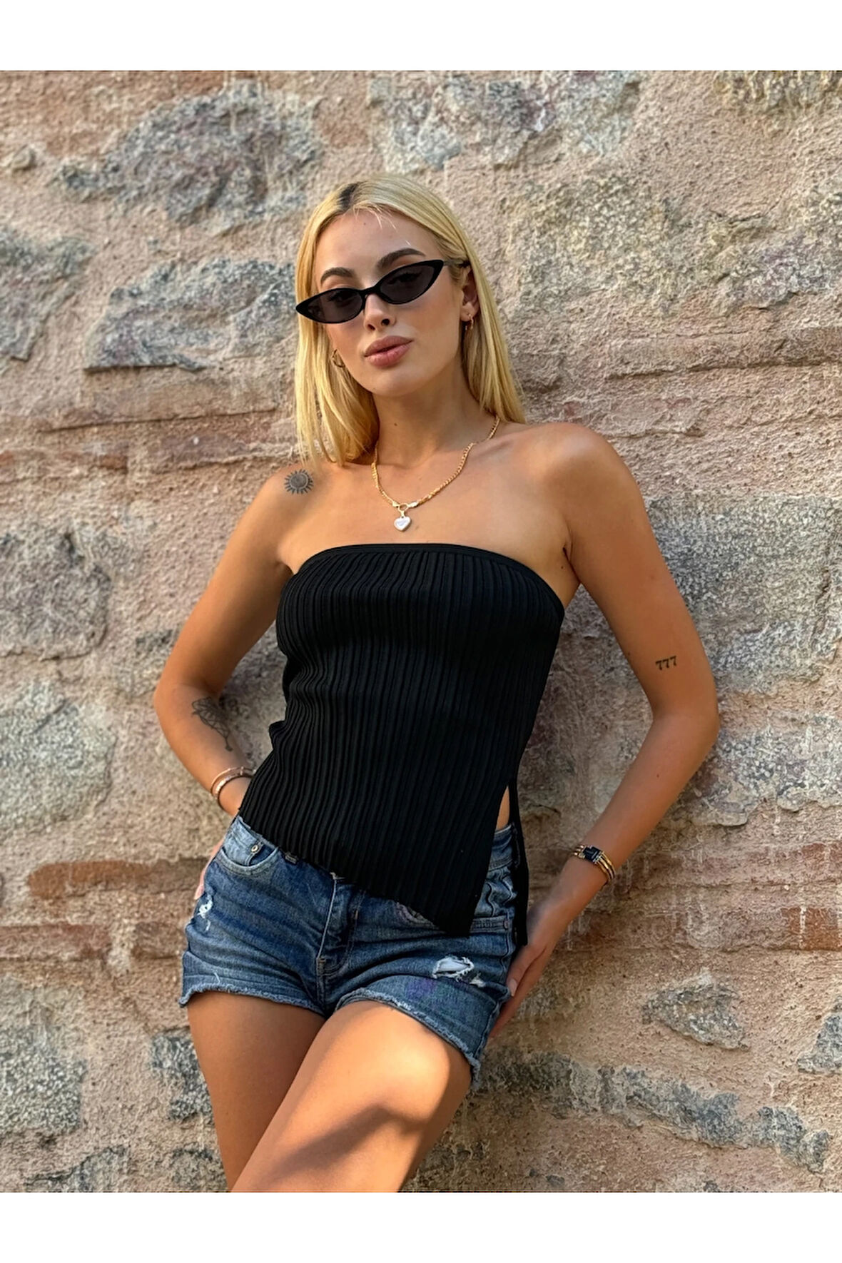 Kadın Siyah Asimetrik Kesim Yırtmaçlı Triko Straplez Bluz HZL24S-ZK10291