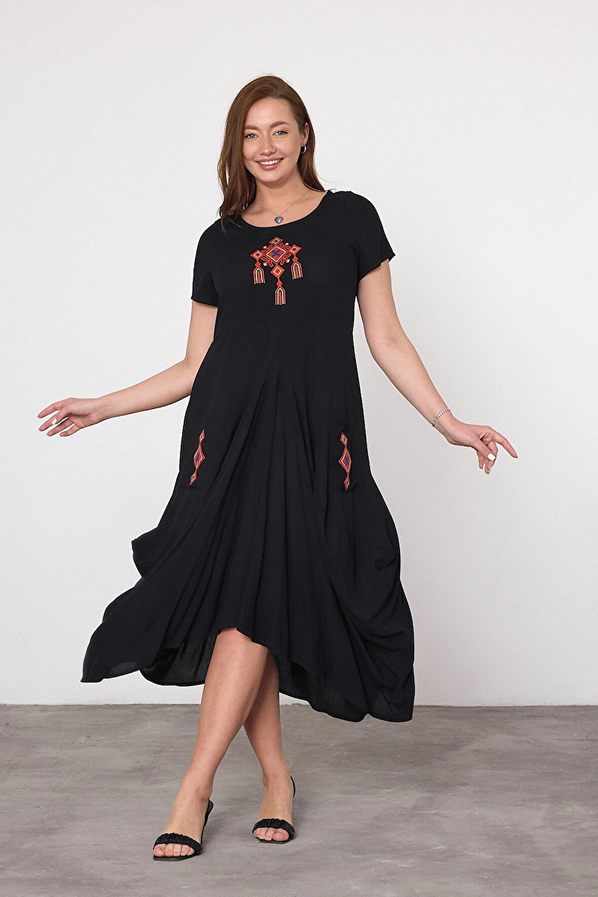 Kadın Siyah Nakış Detaylı Cepli Şalvar Elbise HZL25S-VM10361