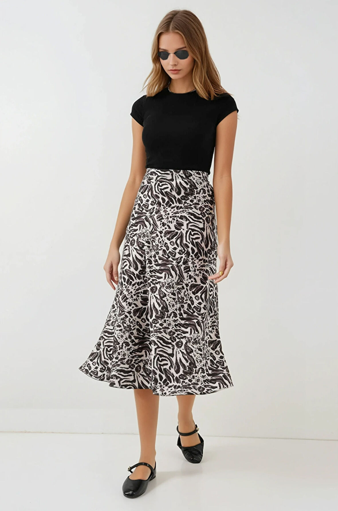 Kadın Açık Bej Zebra Desenli Saten Yüzeyli Beli Lastikli Midi Boy Etek Hzl23S-BD1101471