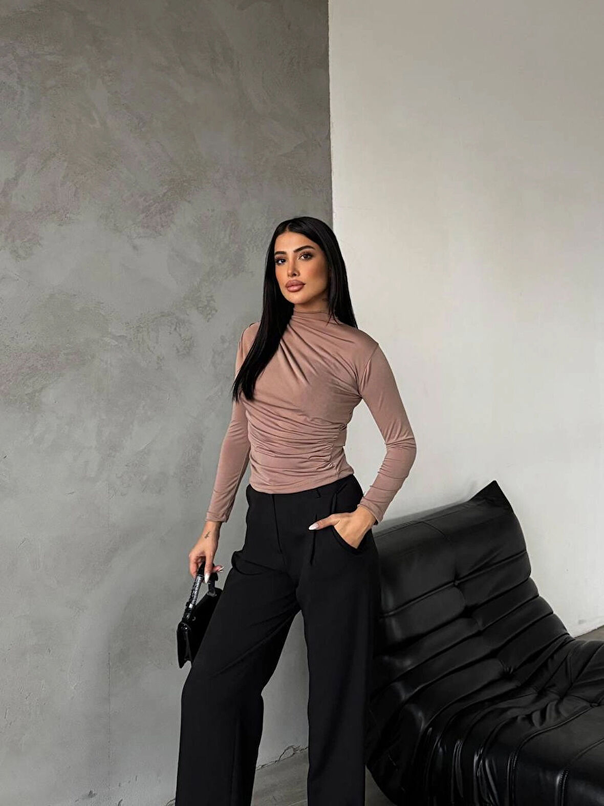 Kadın Bisküvi Omuz ve Beli Büzgülü Yarım Balıkçı Yaka Sandy Bluz HZL24W-FRY122451