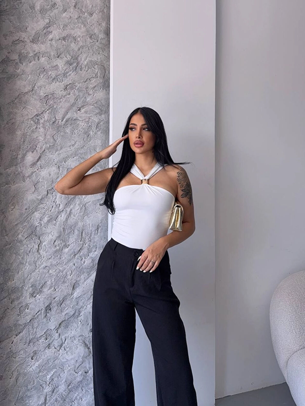 Kadın Beyaz Halter Yaka Metal Detaylı Şık Crop Bluz HZL25S-FRY123251