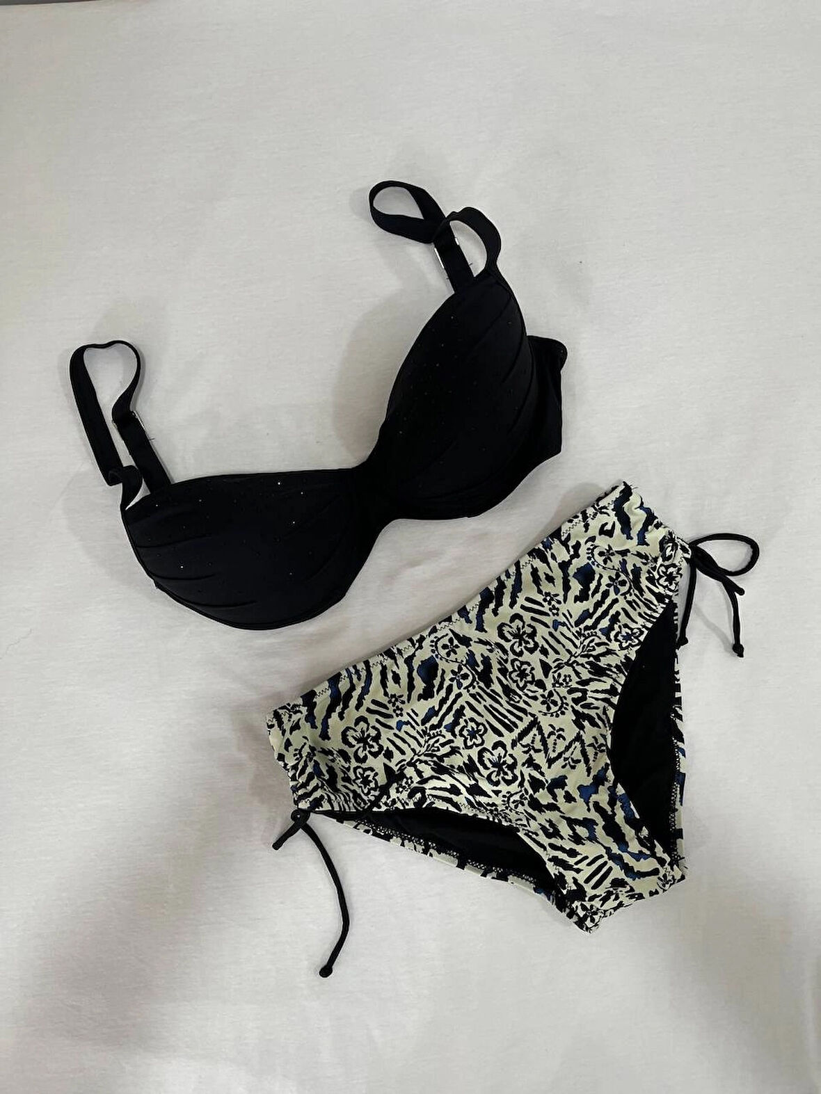 Kadın Siyah Taş İşlemeli Bej Desenli Astarlı Büyük Beden Bikini Takımı HZL25S-LC3351