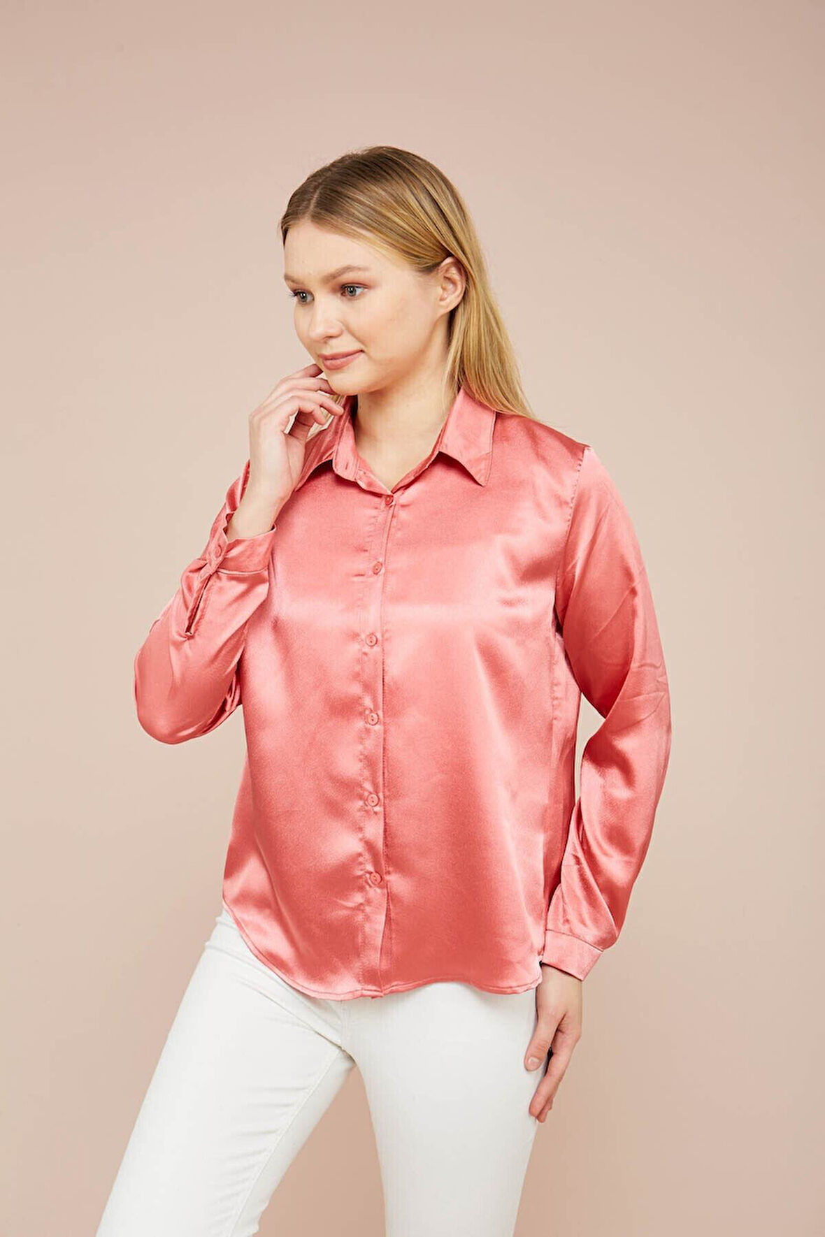 Kadın Somon Hafif Dökümlü Saten Yüzeyli Gömlek HZL22W-BD139641