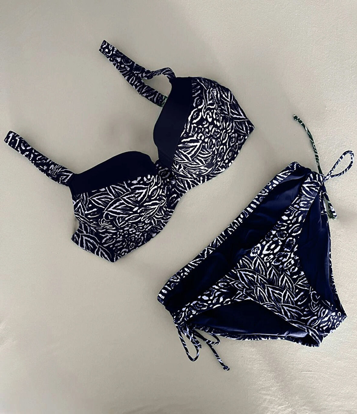 Kadın Lacivert Beyaz Desenli Büyük Beden Astarlı Bikini Takım HZL25S-LC4006