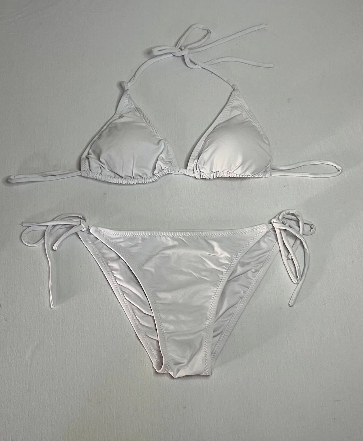 Kadın Beyaz Boyundan İp Bağlamalı Üçgen Bikini Takımı HZL25S-LC5005