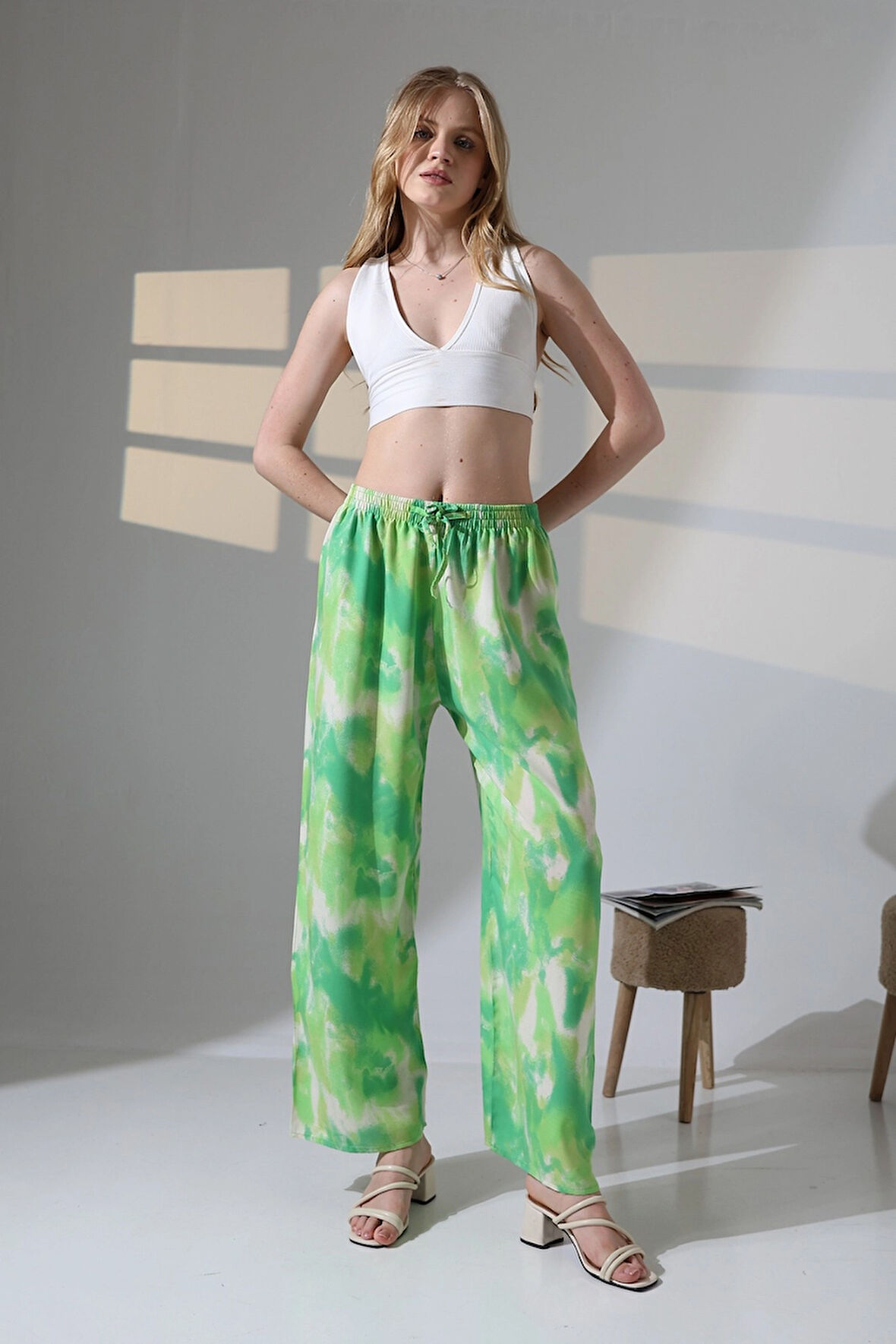 Kadın Yeşil Desenli Beli Lastikli Cepsiz Bol Kesim Viskon Pantolon HZL25S-DSB17771