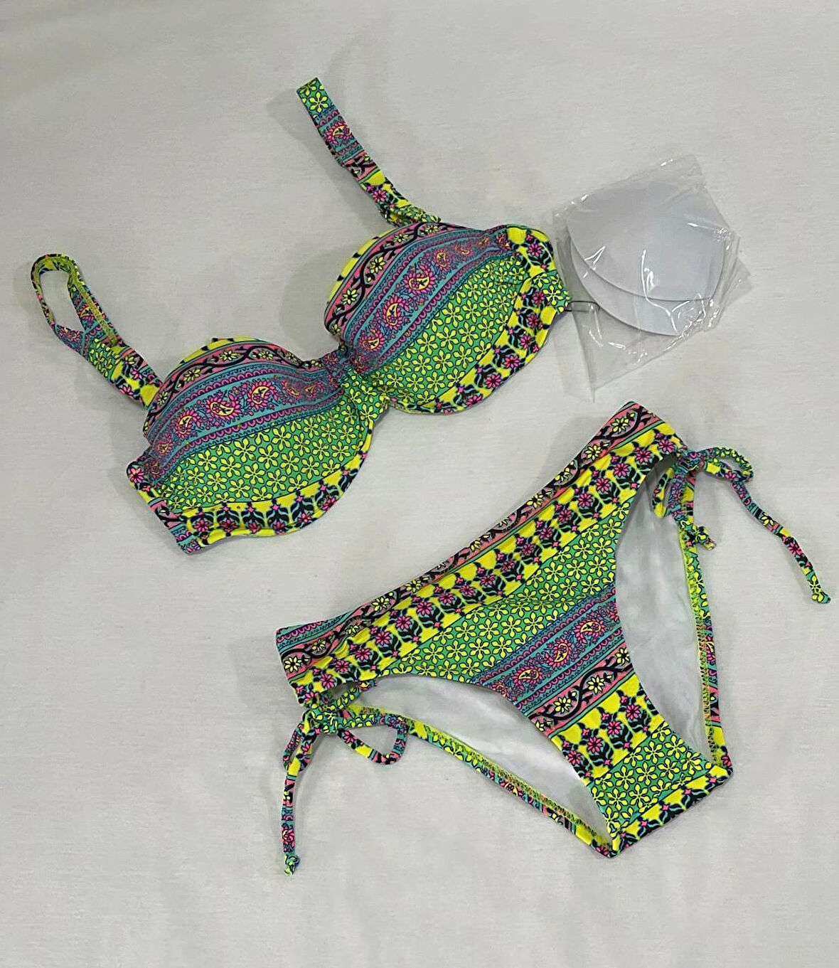 Kadın Yeşil Çok Renkli Etnik Desen Atarlı Bikini Takımı HZL25S-LC8004