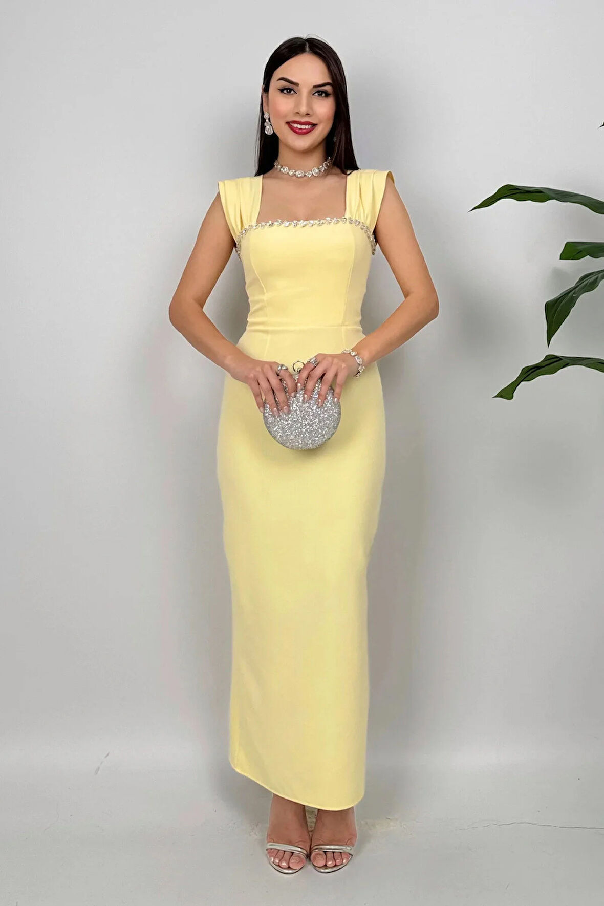 Valentia Madonna Yaka Taş İşlemeli Kalem Sarı Abiye Elbise, Zarif Davet Elbisesi