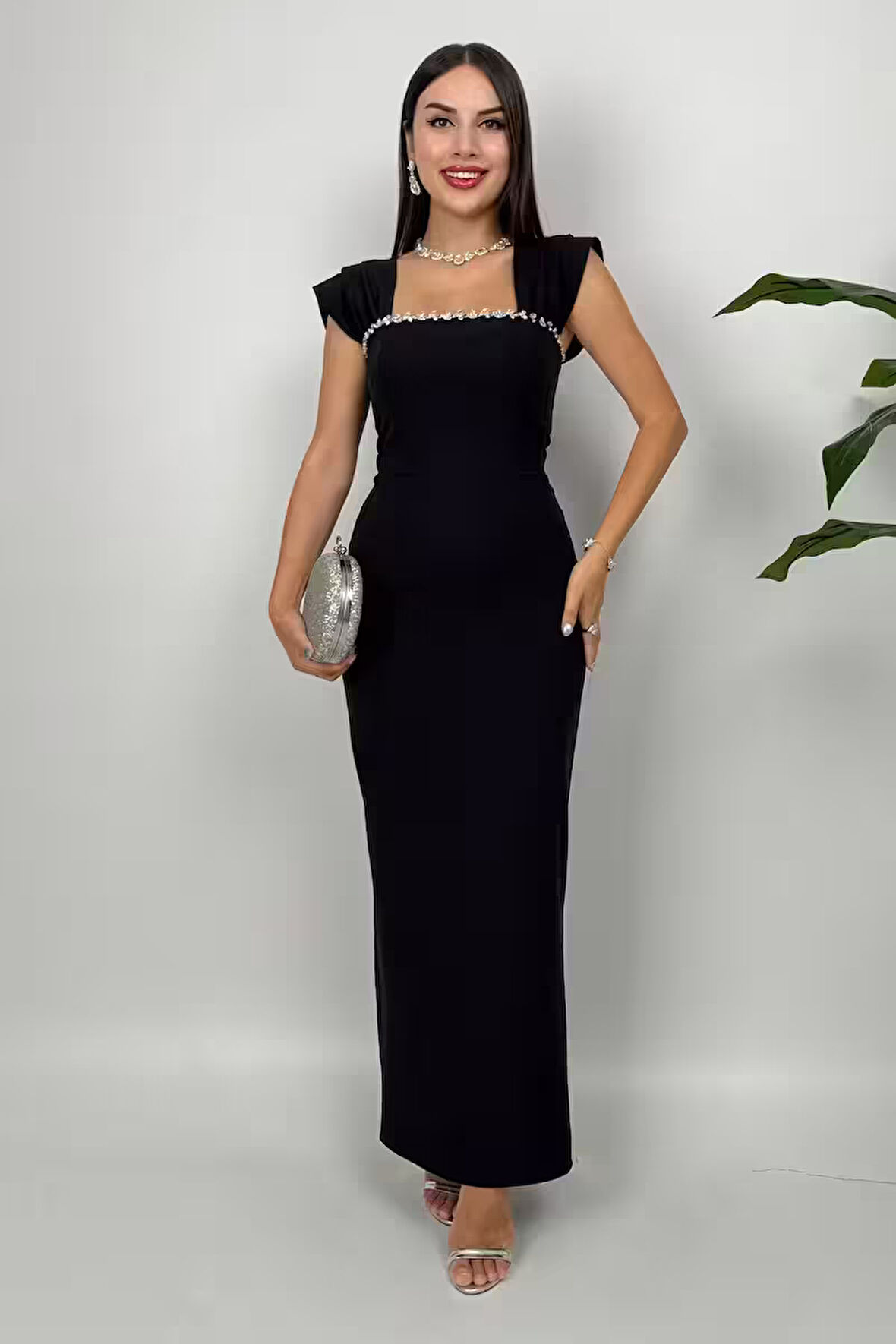 Valentia Madonna Yaka Taş İşlemeli Kalem Siyah Abiye Elbise, Zarif Davet Elbisesi