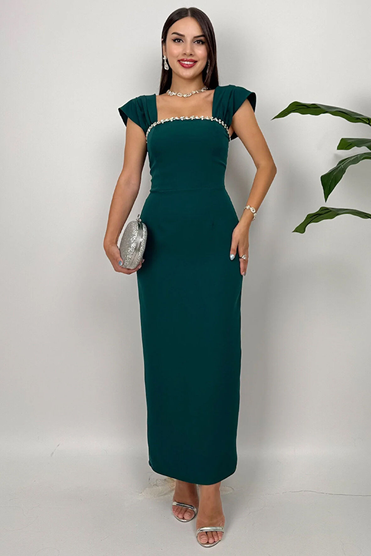 Valentia Madonna Yaka Taş İşlemeli Kalem Zümrüt Yeşili Abiye Elbise, Zarif Davet Elbisesi