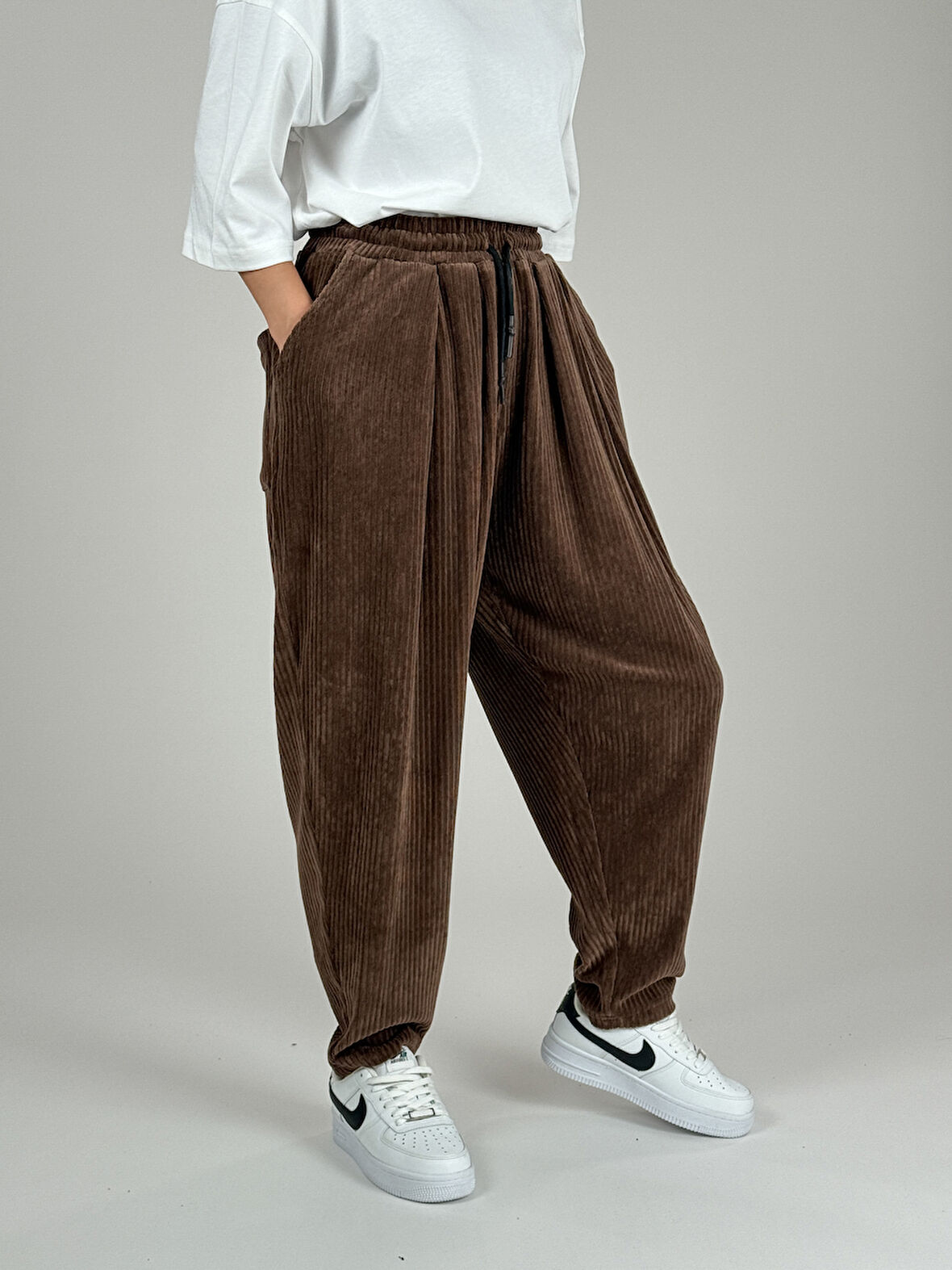 Kahve Pileli Kadife Kadın Jogger Pantolon COC1087