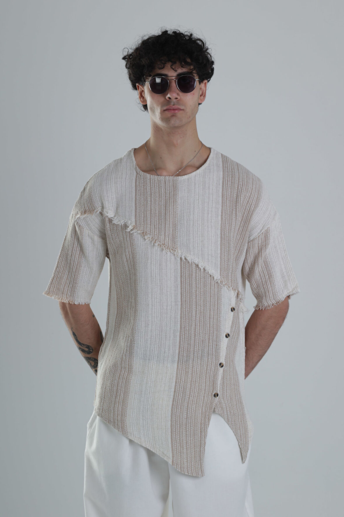 Asimetrik Tasarım Bej T-Shirt COC1381