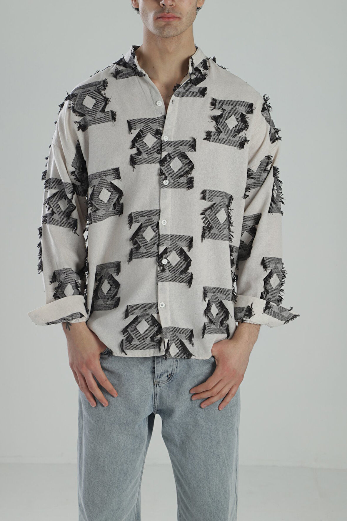 Siyah Desenli Püsküllü Gömlek COC1978