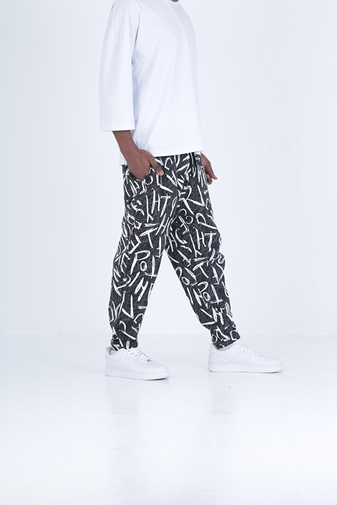 Siyah - Beyaz Grafiti Desenli Baget Pantolon COC1967