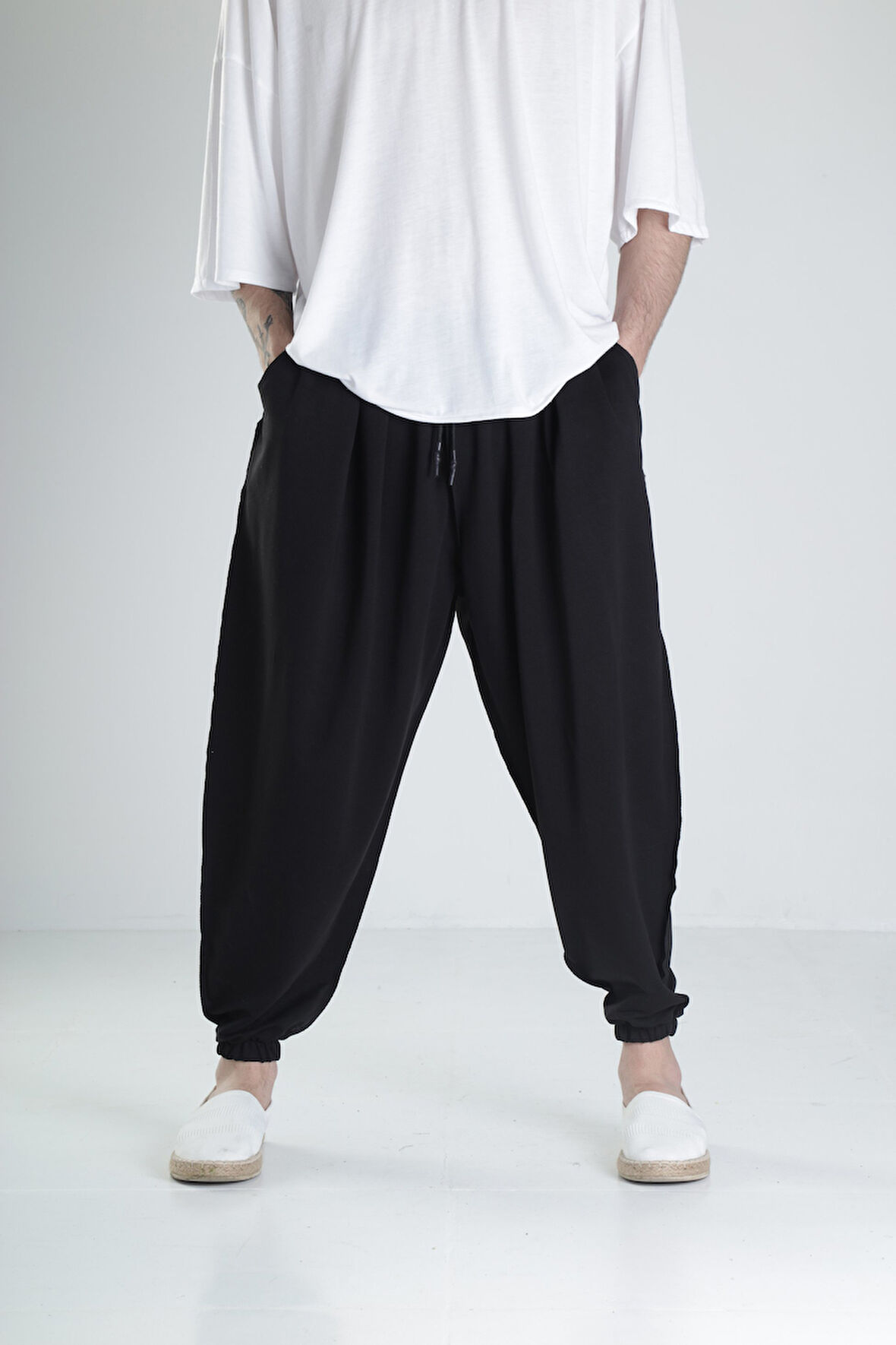 Pis Dikiş Siyah Pileli Yarım Şalvar COC2097